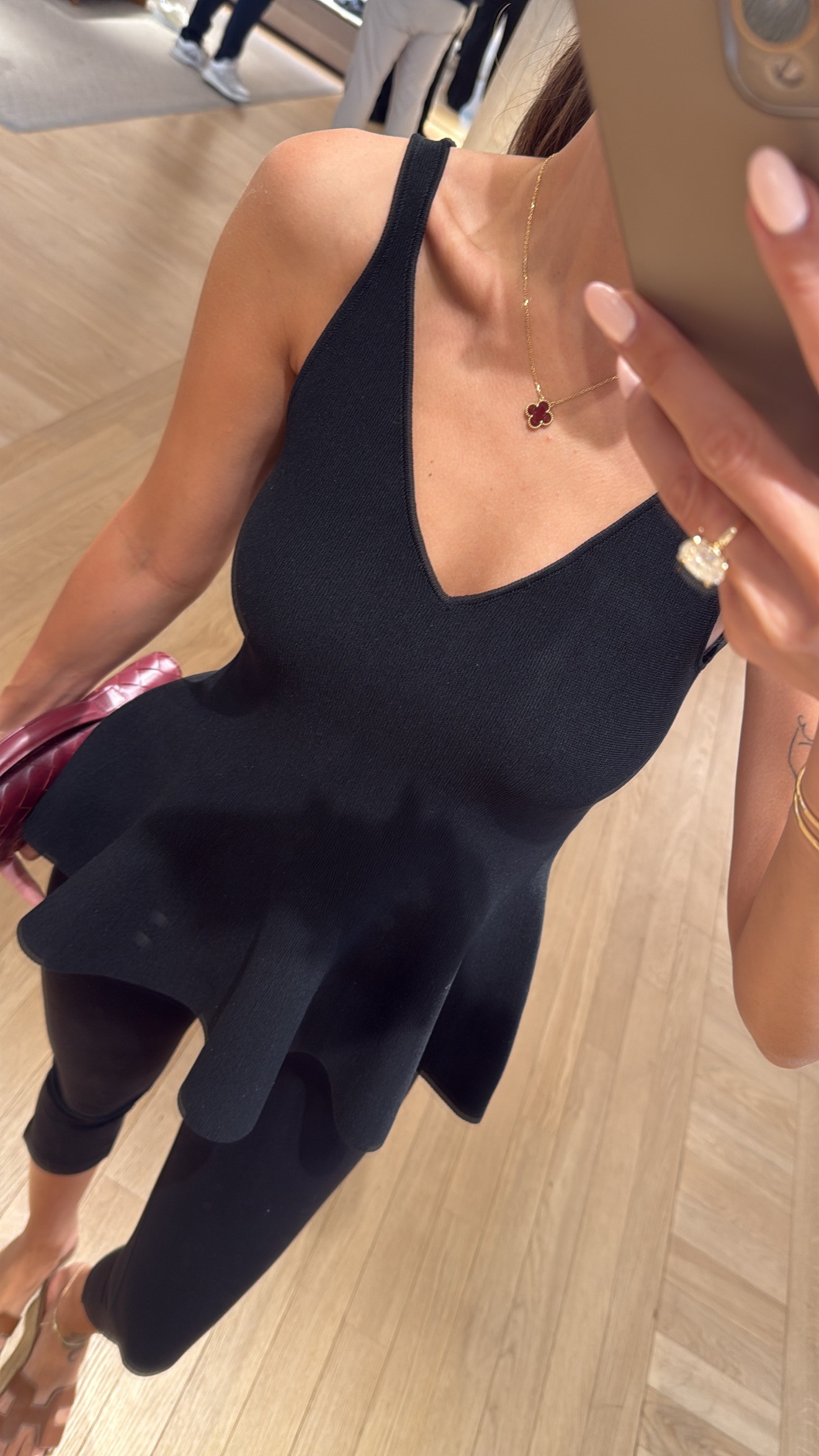 SİYAH V YAKA PEPLUM BLUZ