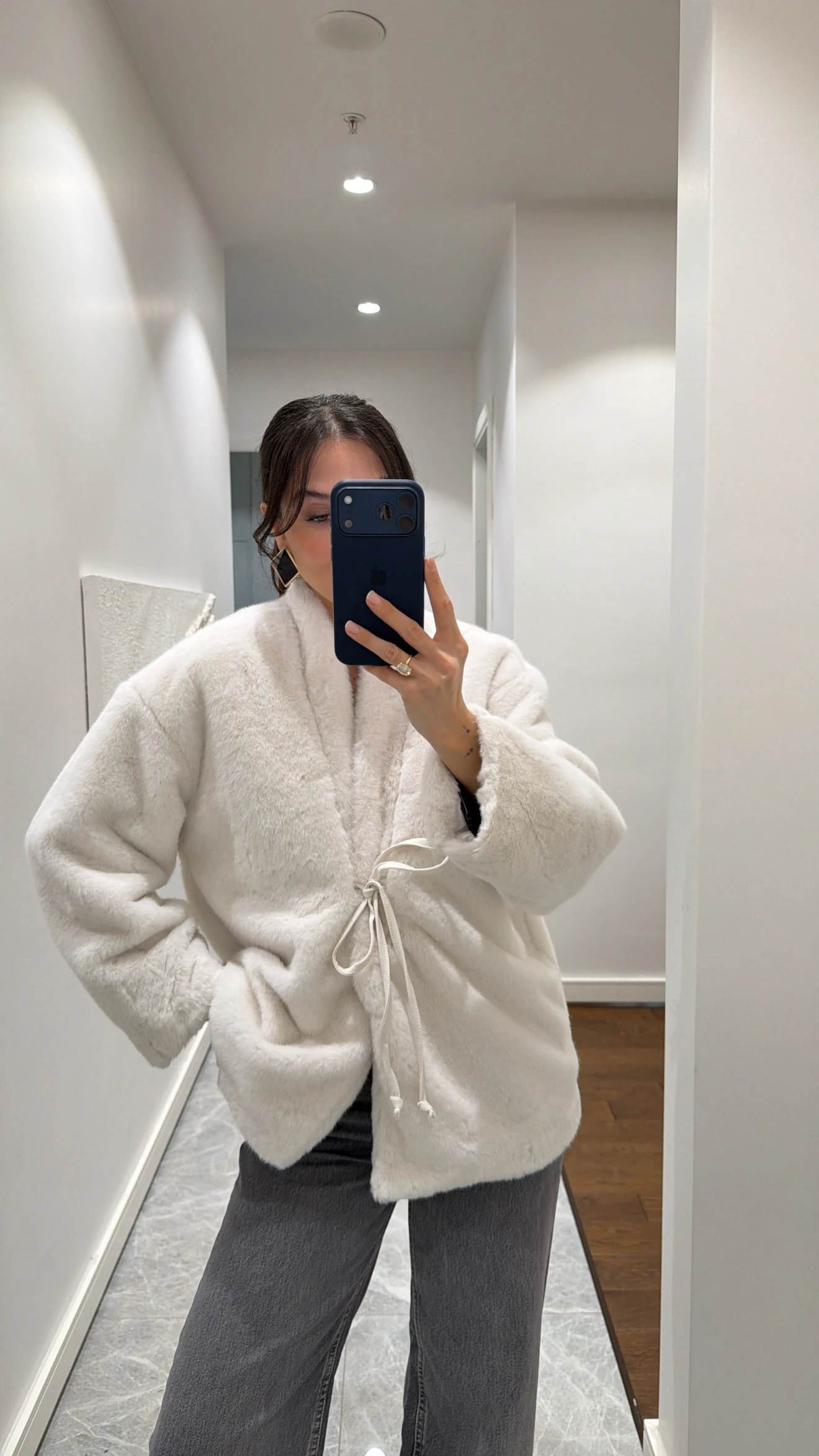 ÖNDEN BAĞLAMALI PELUŞ CEKET  - BEYAZ