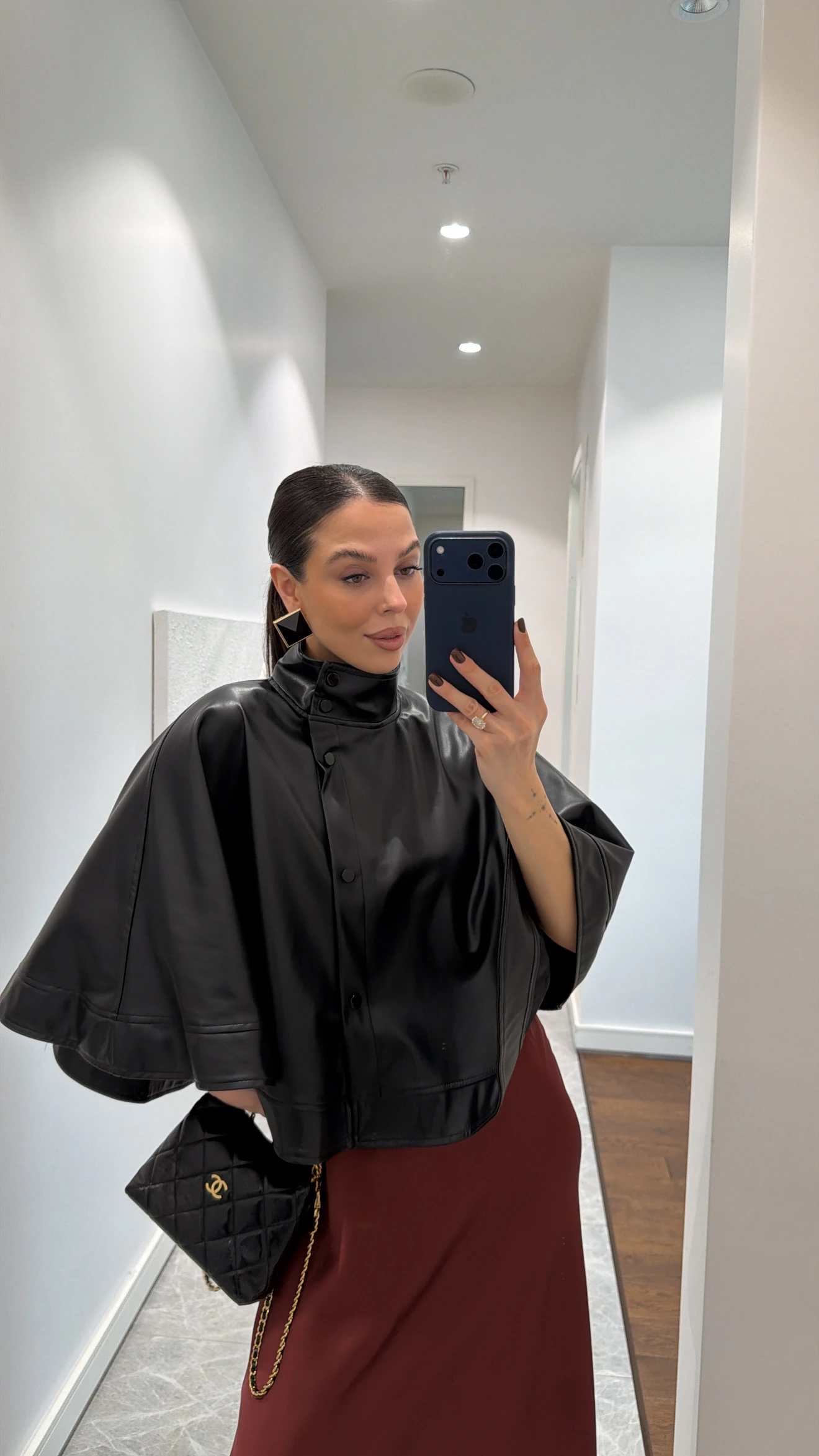 DİK YAKA DERİ PELERİN 