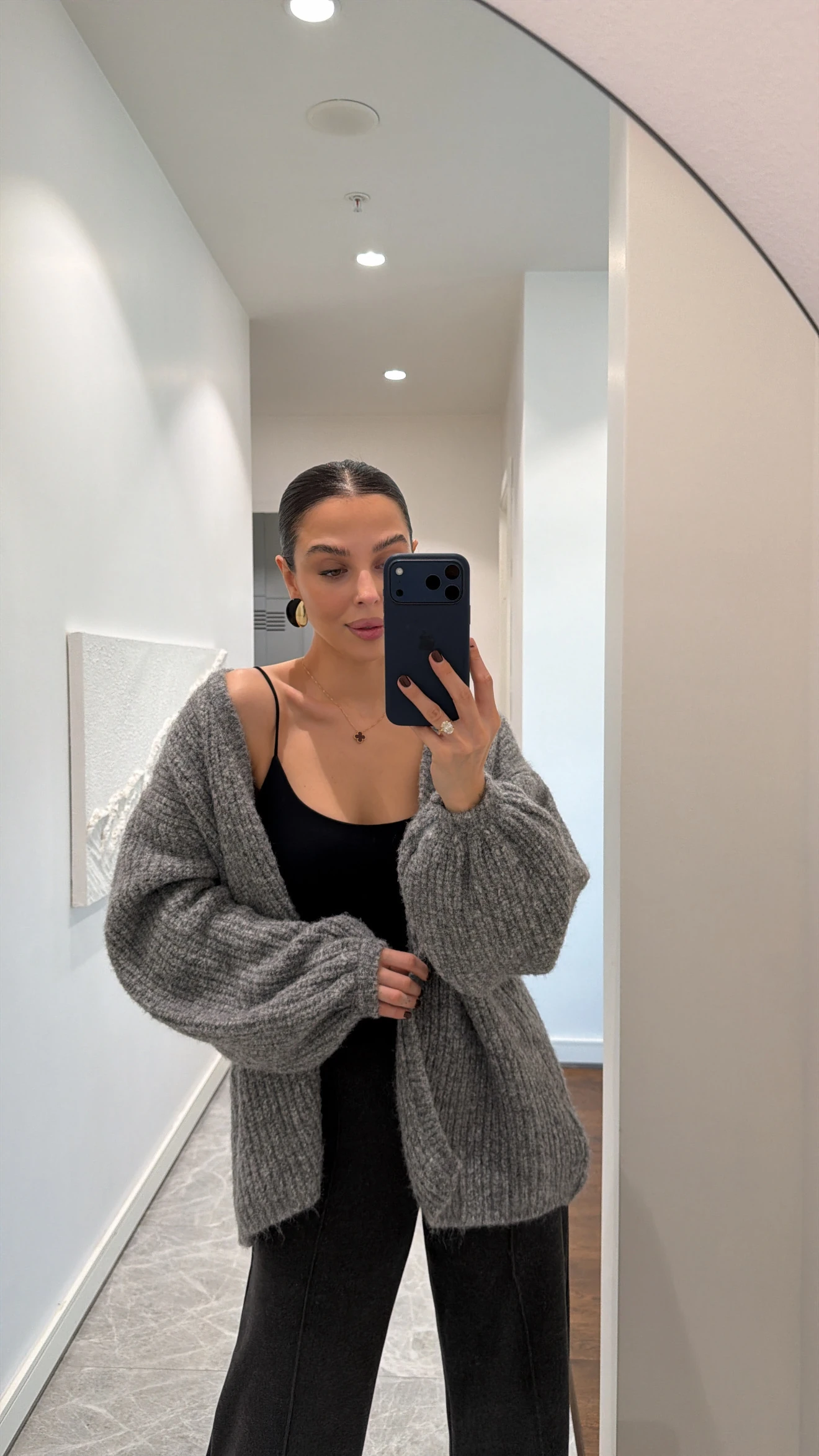 YUMUŞAK DOKULU DÖKÜMLÜ TRİKO HIRKA  - FÜME