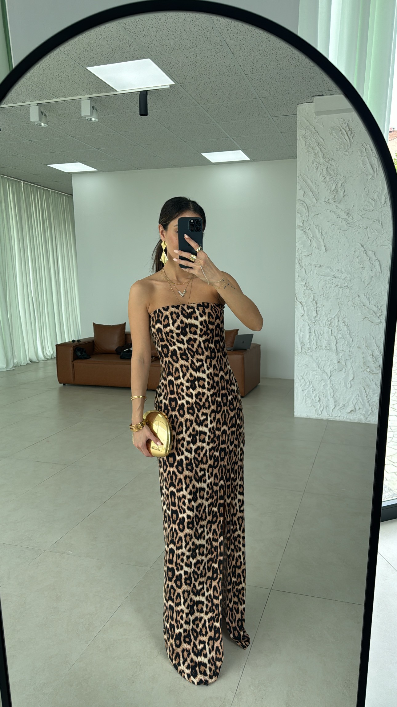 Marka model yırtmaç detaylı leopar elbise
