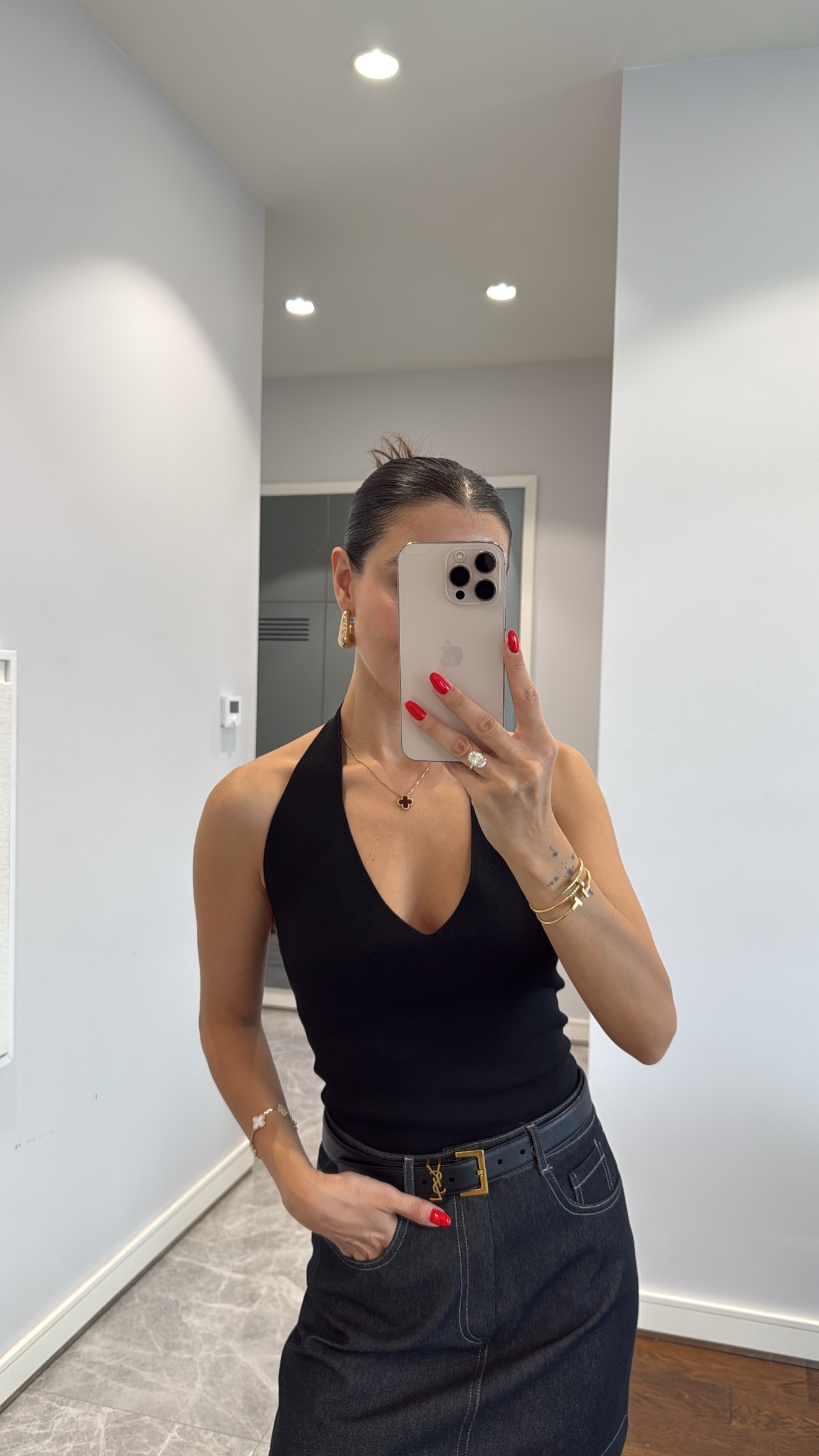 HALTER V YAKA BASİC BLUZ