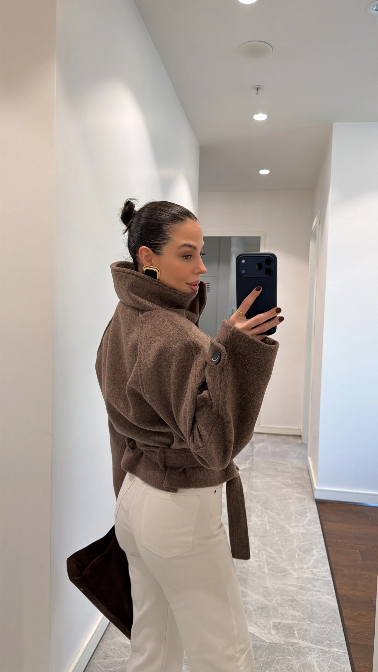 DİK YAKA KEMERLİ KAŞE KABAN