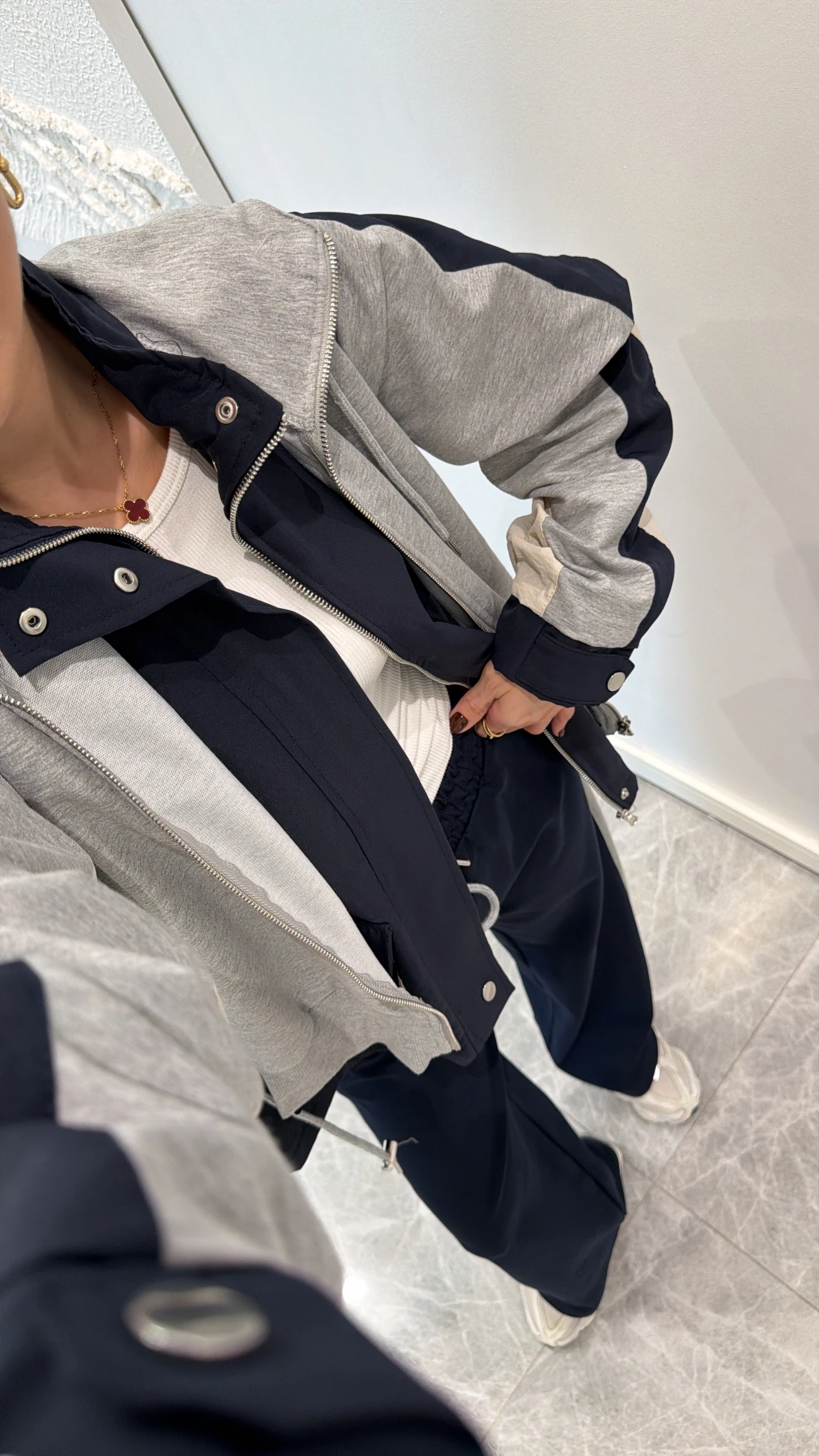 KAPÜŞONLU ŞERİT DETAYLI EŞOFMAN TAKIM