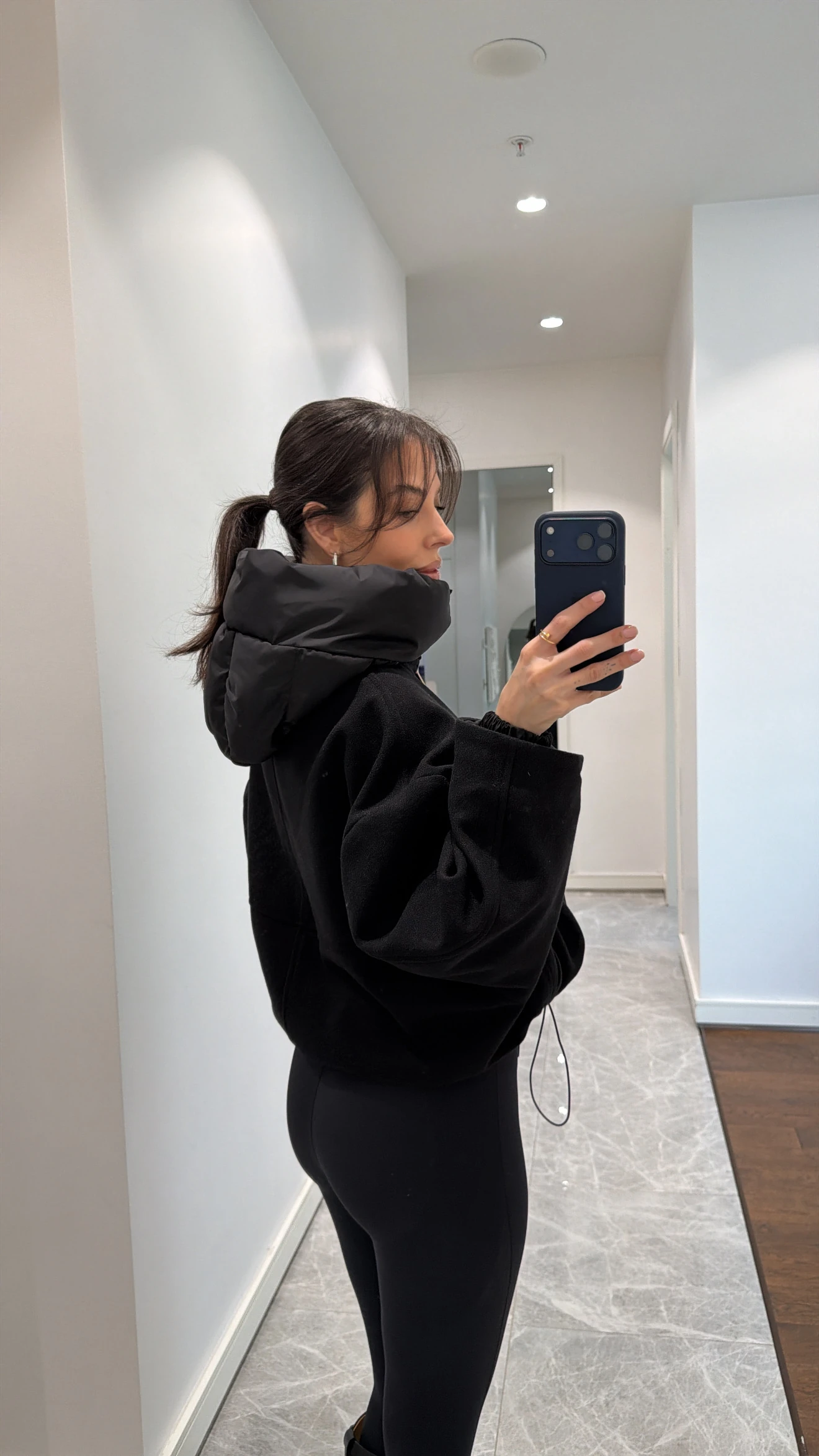 YÜKSEK YAKA KAPÜŞONLU KAŞE MONT