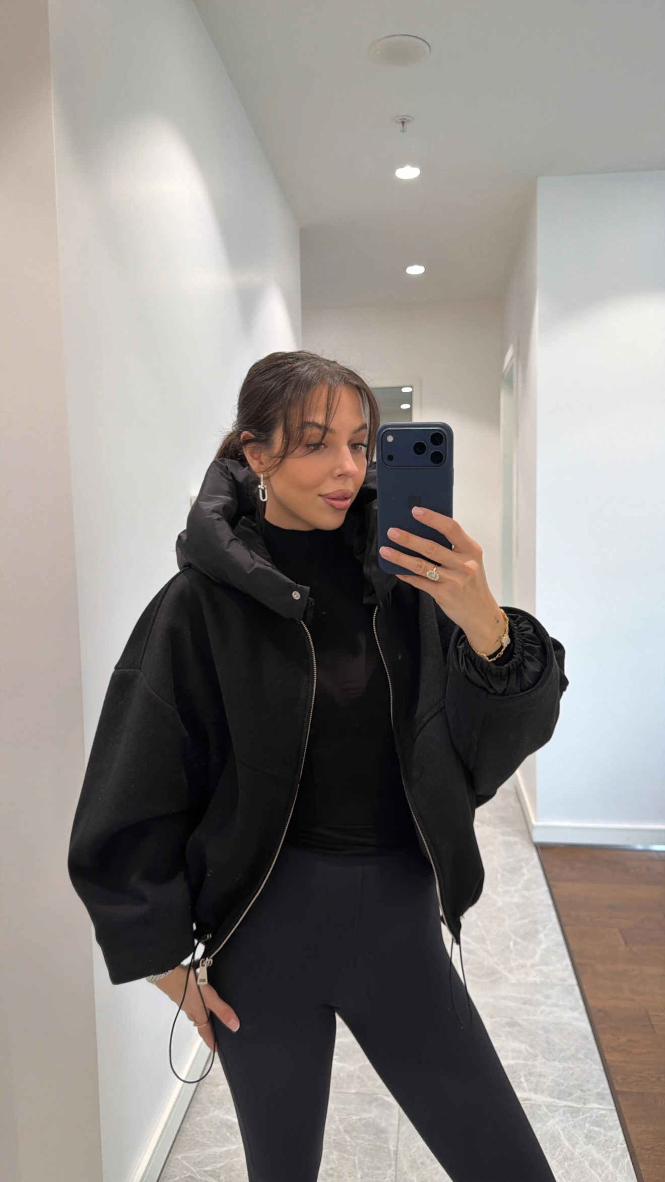 YÜKSEK YAKA KAPÜŞONLU KAŞE MONT