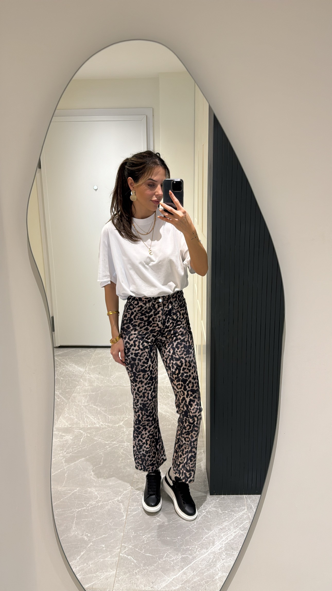 etiketli leopar boru paça jean pantolon