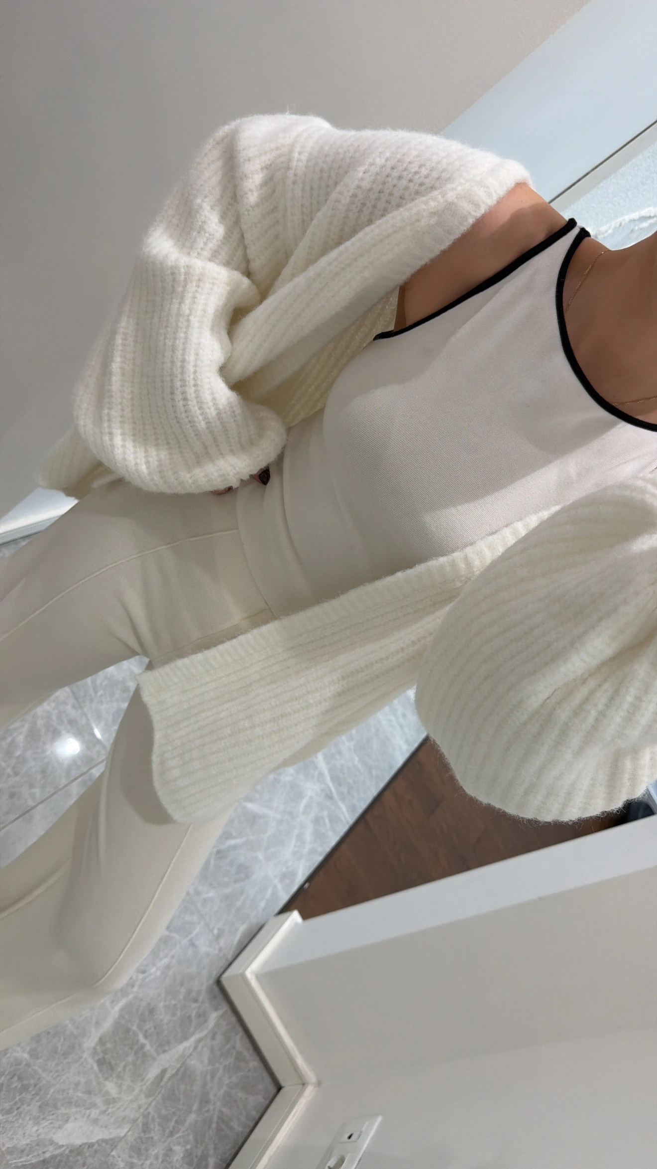 YUMUŞAK DOKULU DÖKÜMLÜ TRİKO HIRKA 