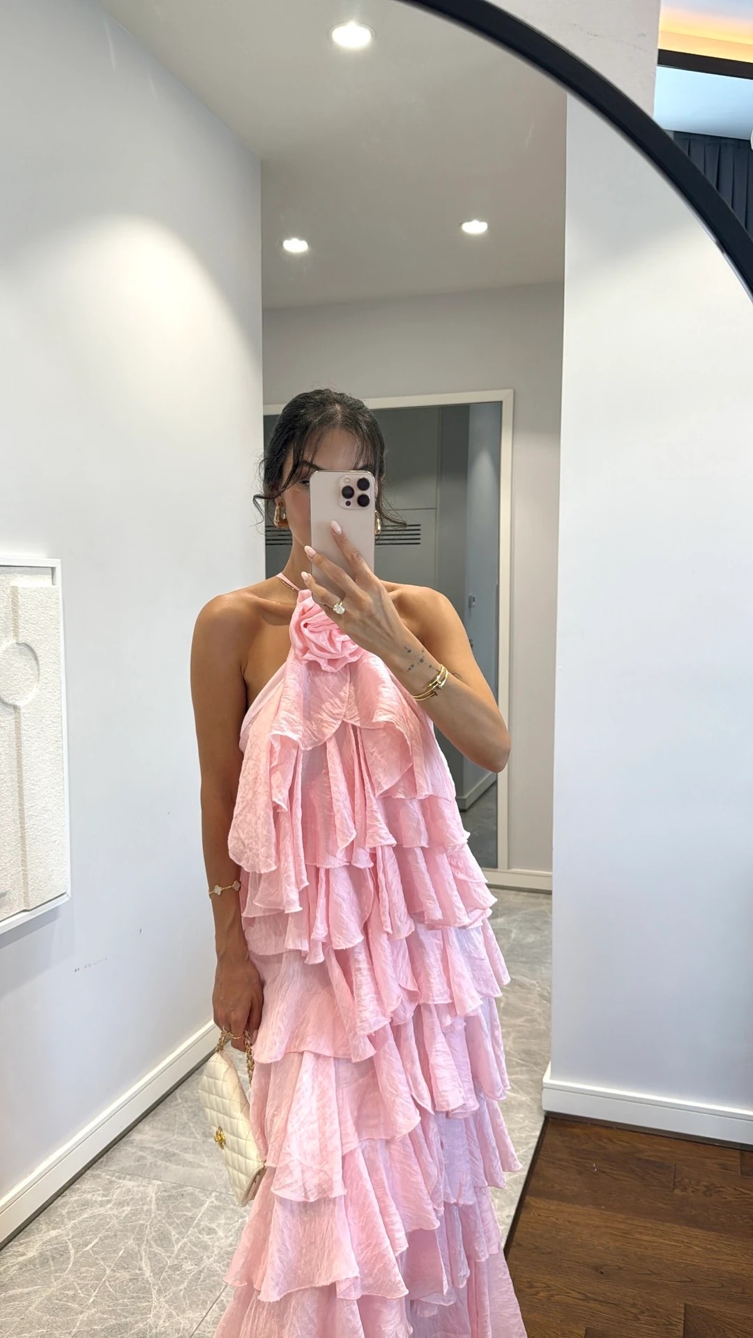 GÜL DETAYLI KAT KAT PEMBE ELBİSE