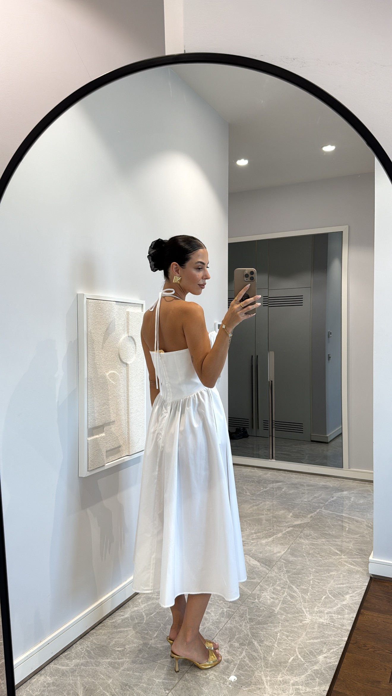 BÜZGÜLÜ HALTER MİDİ ELBİSE