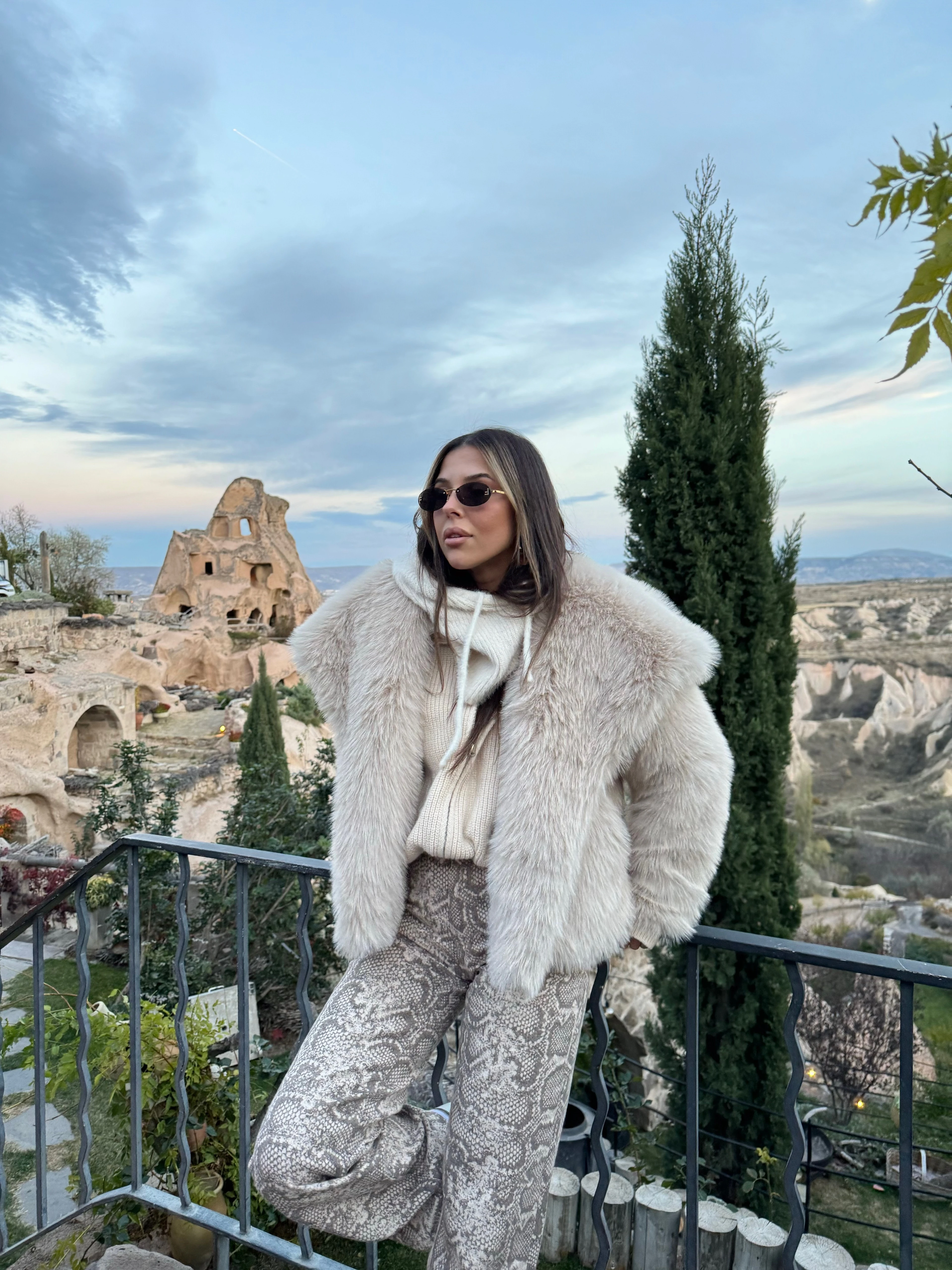 ŞAL YAKA KISA KÜRK - TAŞ