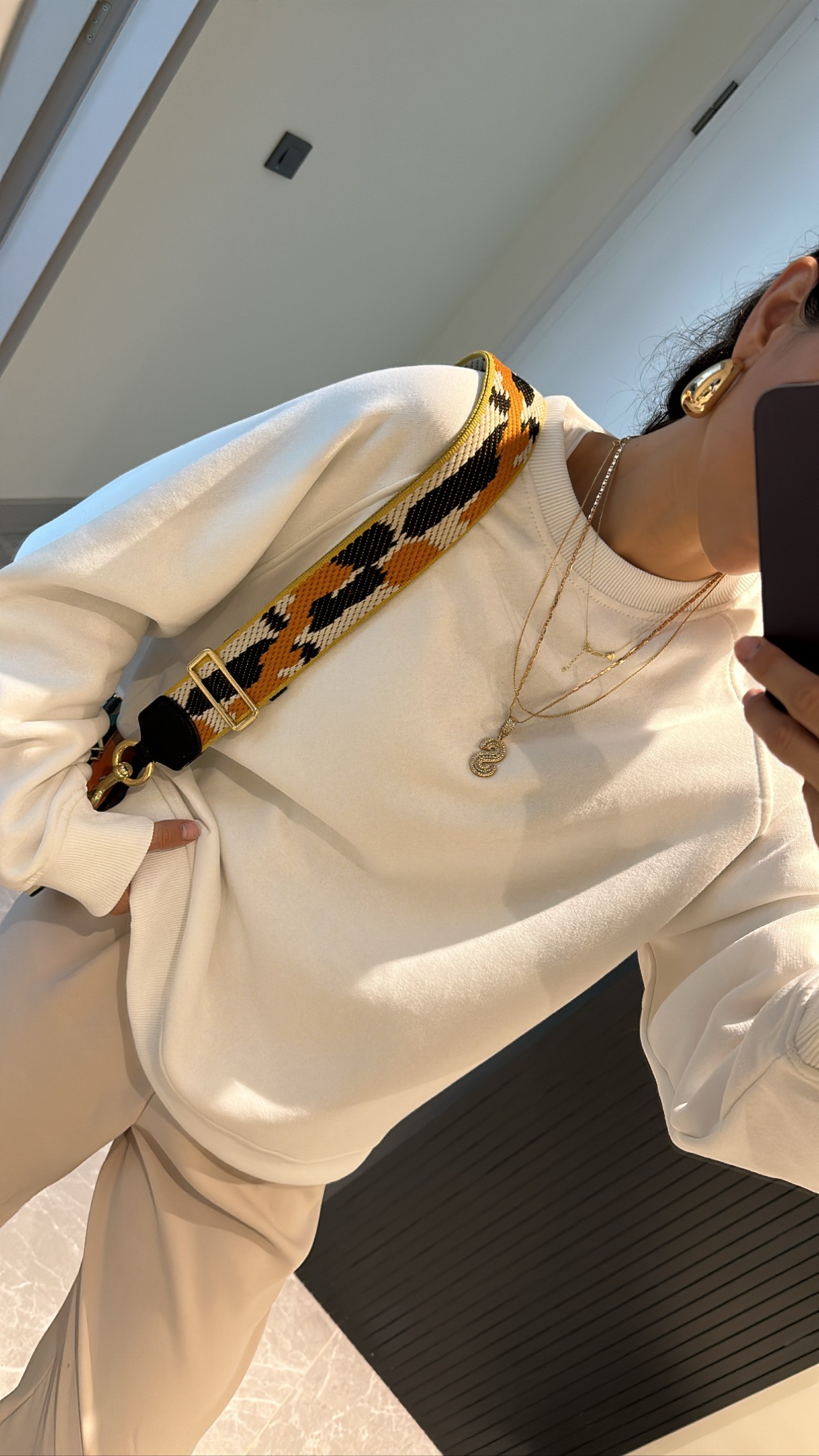 etiketli şardonlu içi pamuklu beyaz oversize sweat