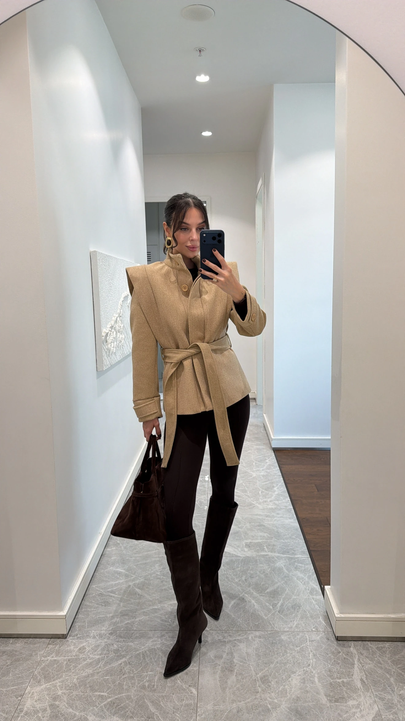 OMUZ DETAYLI KUŞAKLI KAŞE CEKET