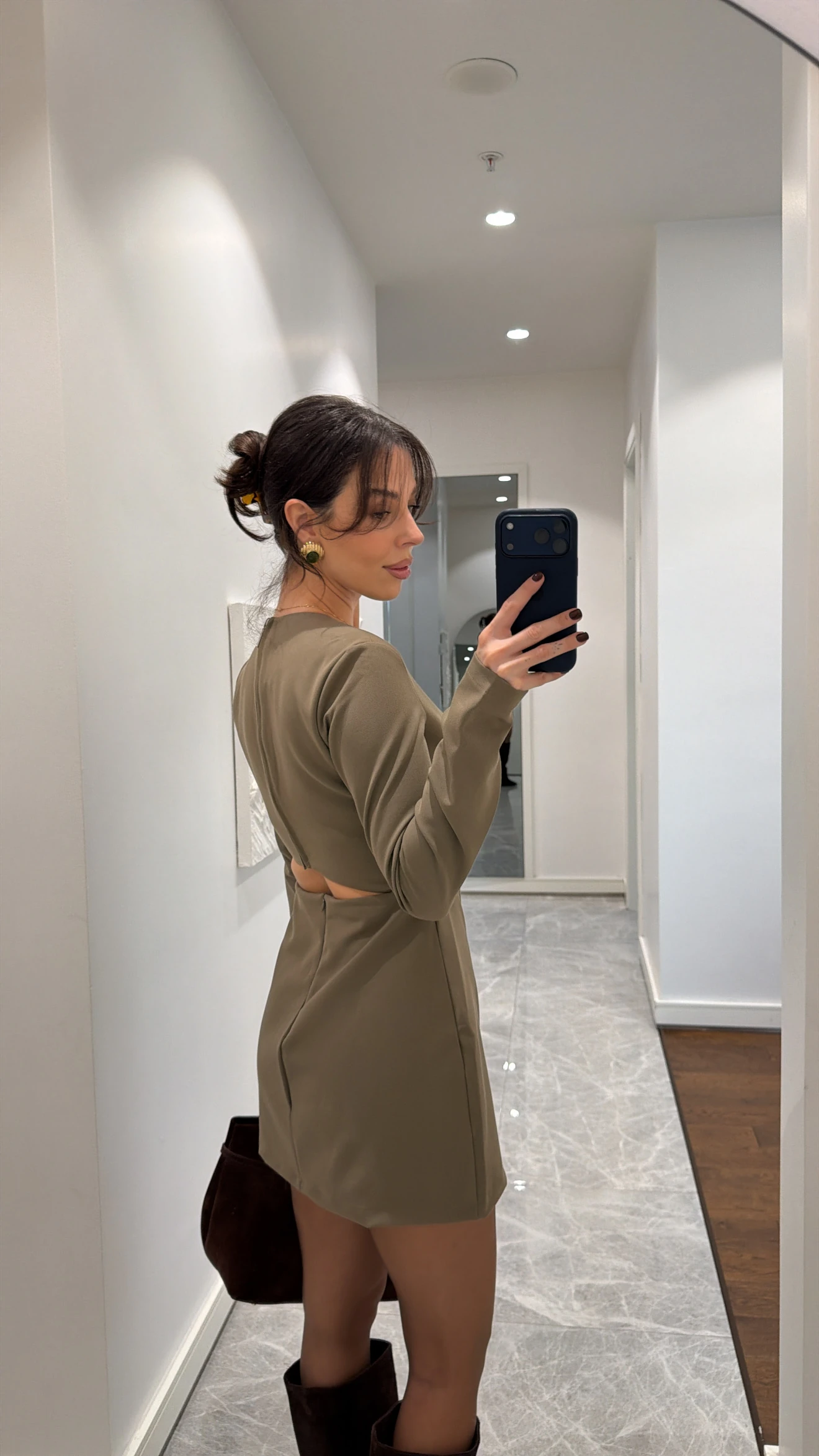 BEL DEKOLTELİ ELBİSE 