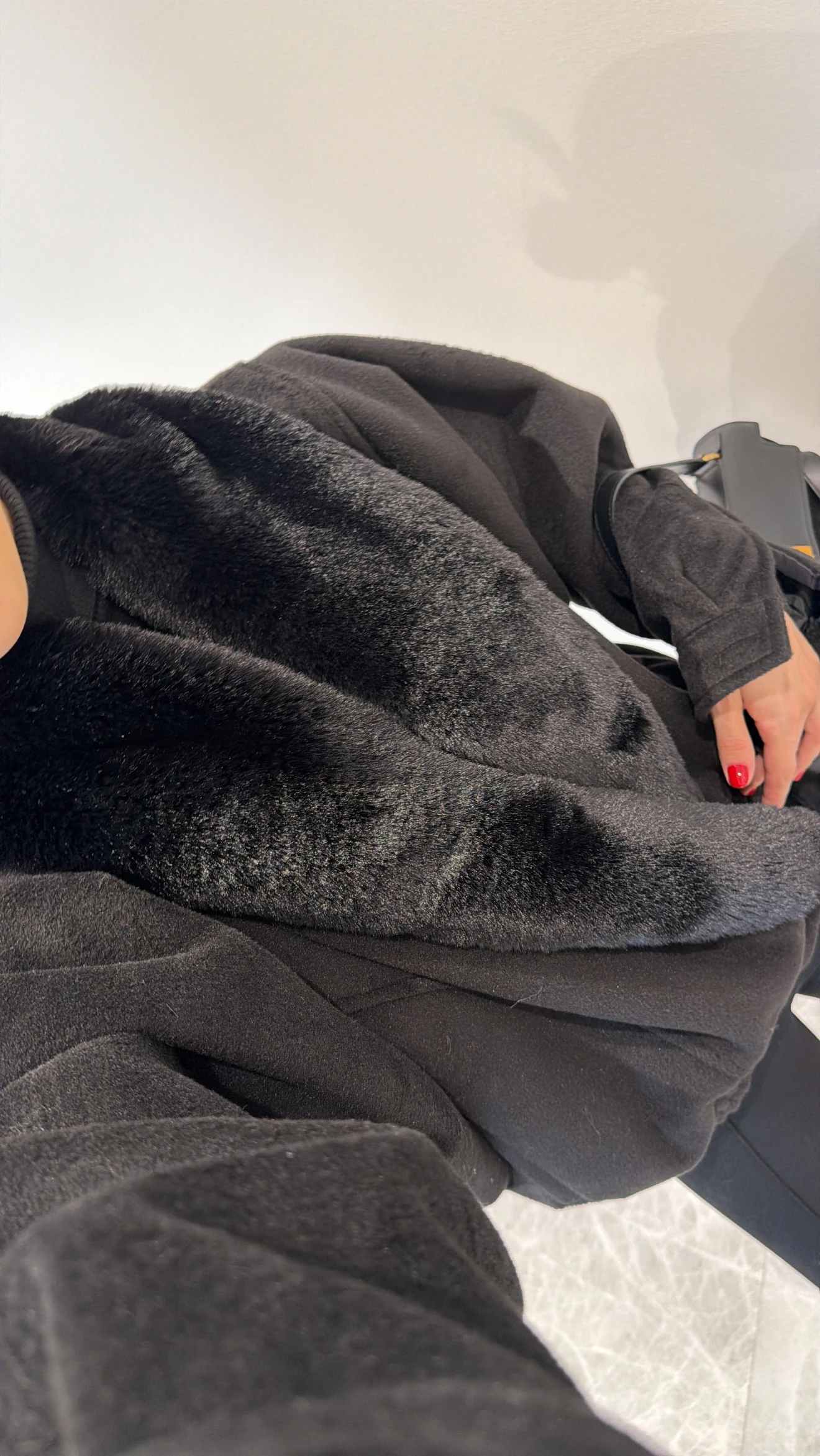 CACHET COAT WITH PLUSH COLLAR DETAILED