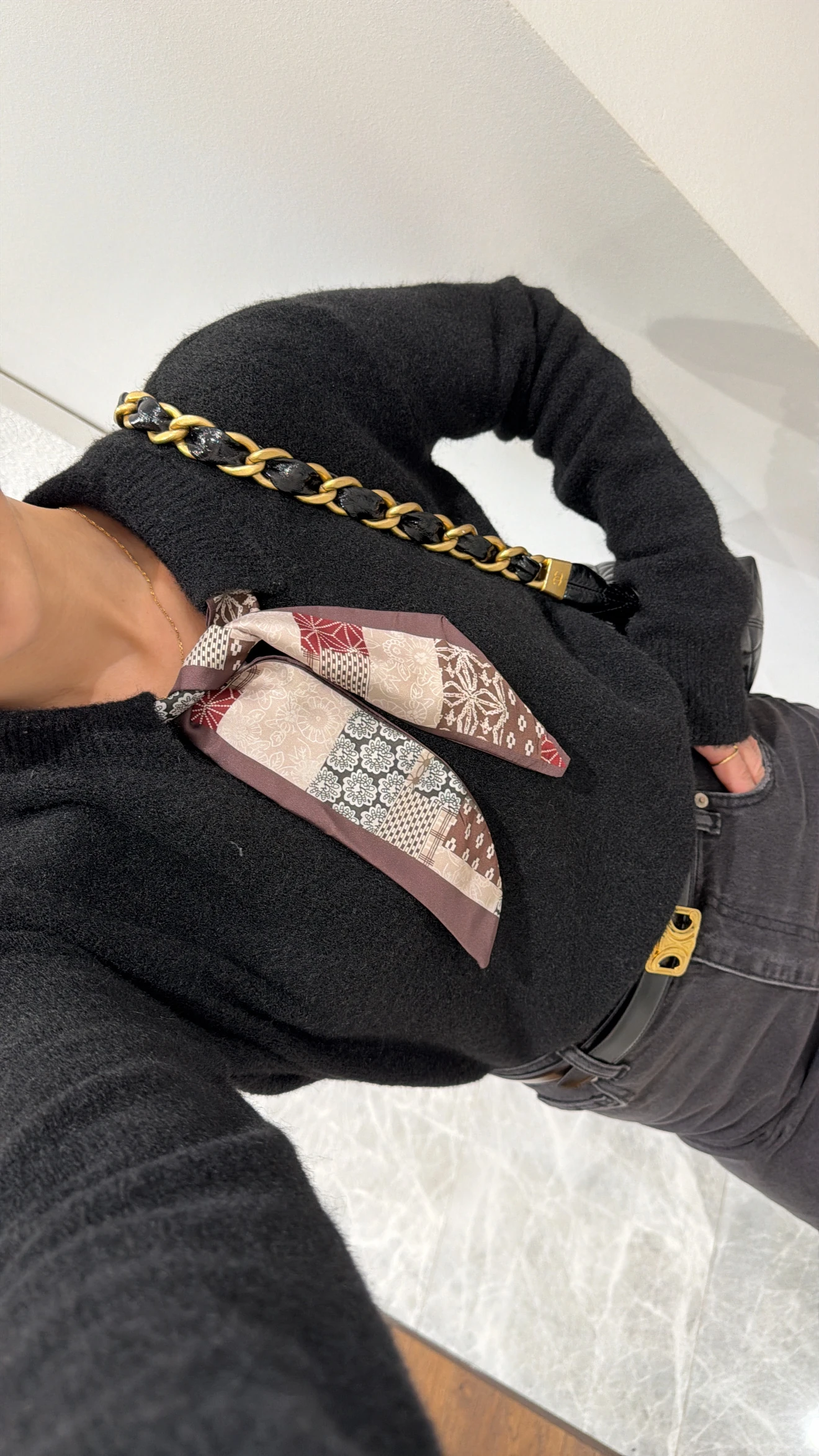 FULAR DETAYLI YUMUŞAK TRİKO KAZAK