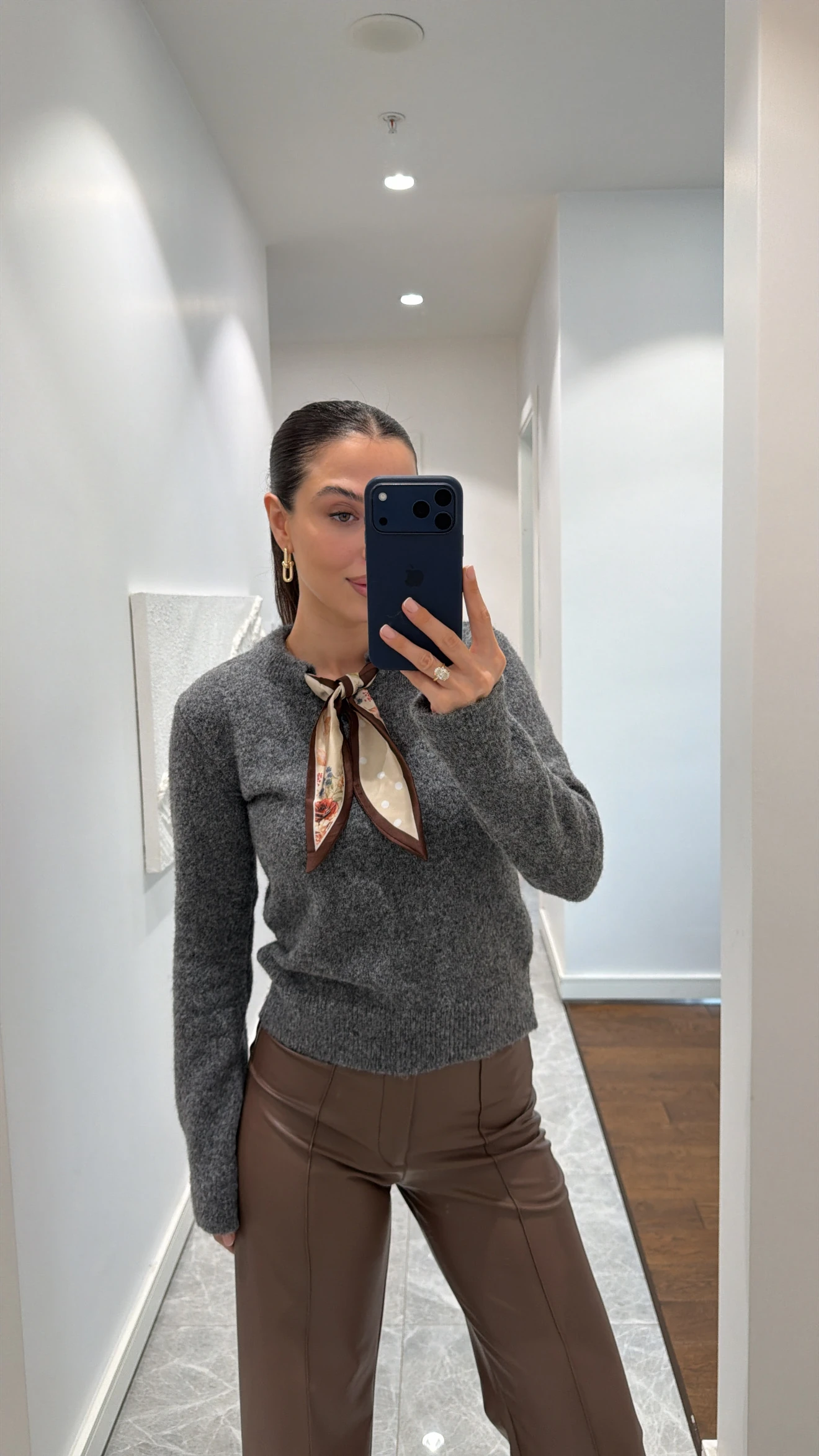 BİSİKLET YAKA FULARLI TRİKO KAZAK - ANTRASİT