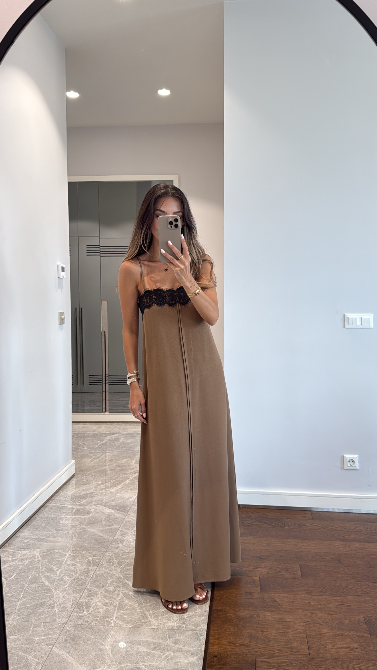 DANTEL DETAYLI MAXİ ELBİSE