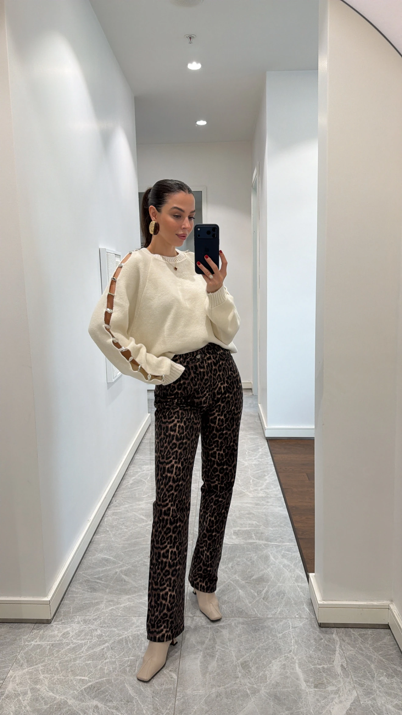 KNITWEAR SWEATER WITH BICYCLE COLLAR ACCESSORIES