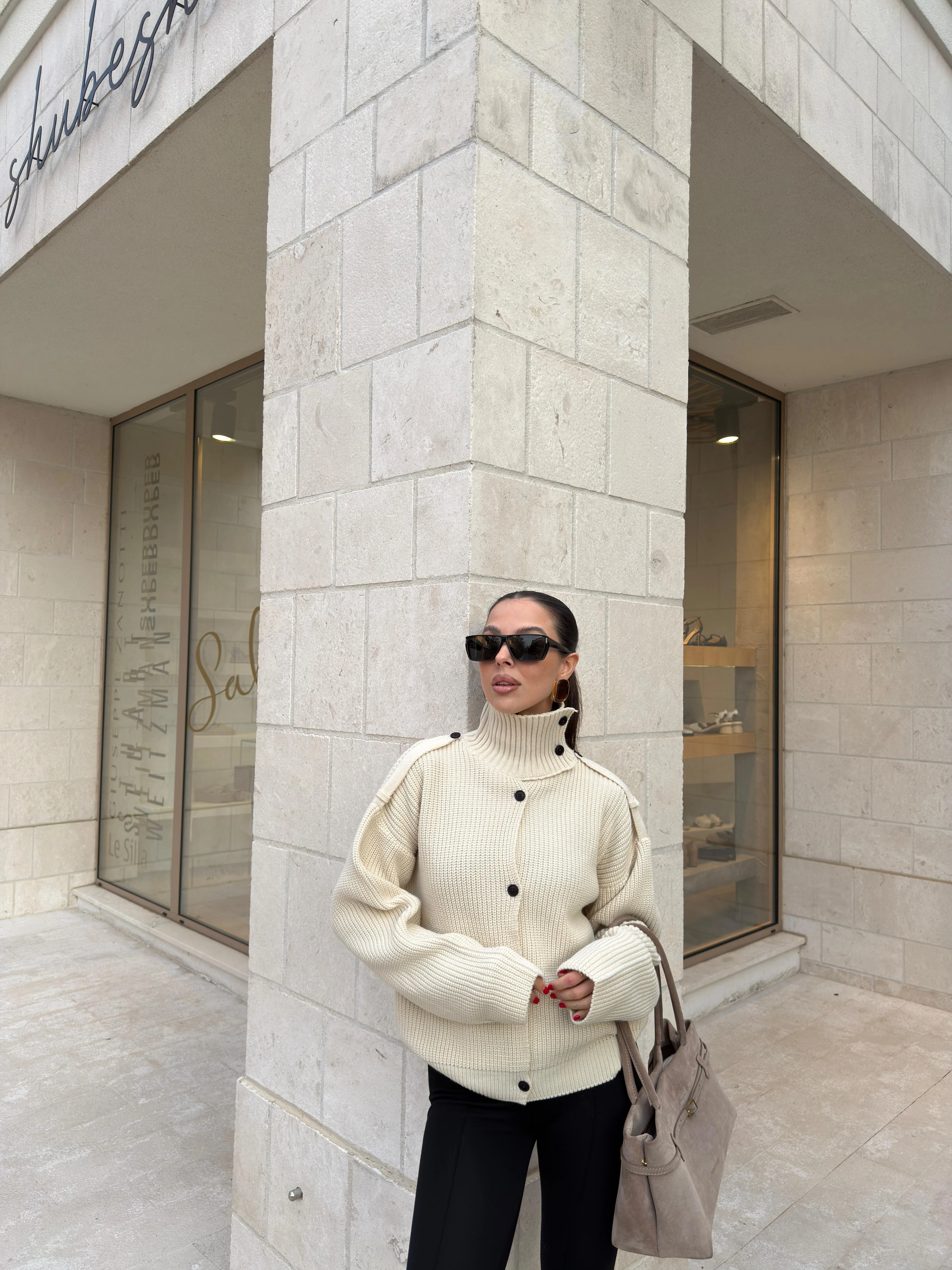 DİK YAKA TRİKO HIRKA