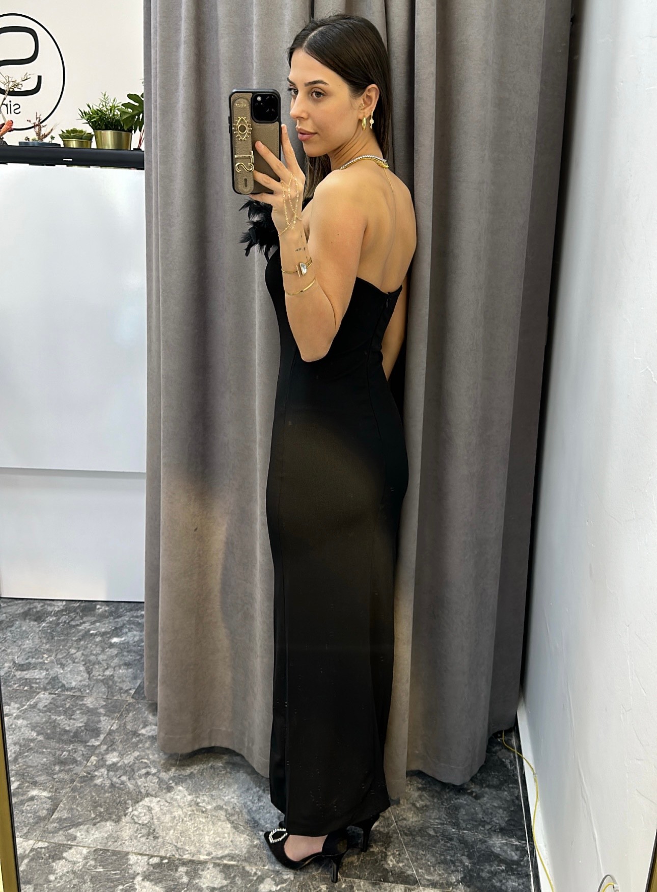 Otriş detaylı siyah elbise