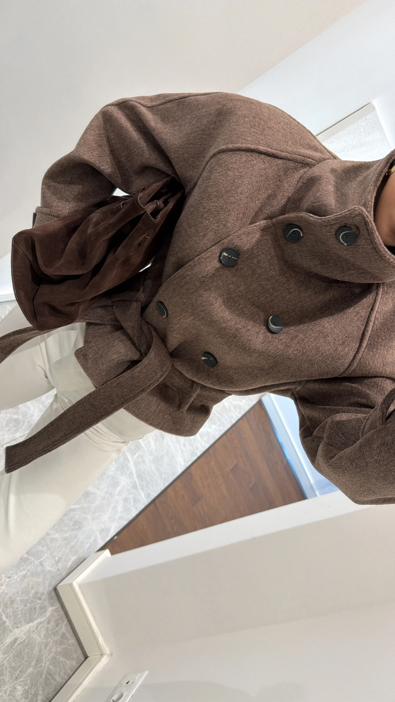 DİK YAKA KEMERLİ KAŞE KABAN