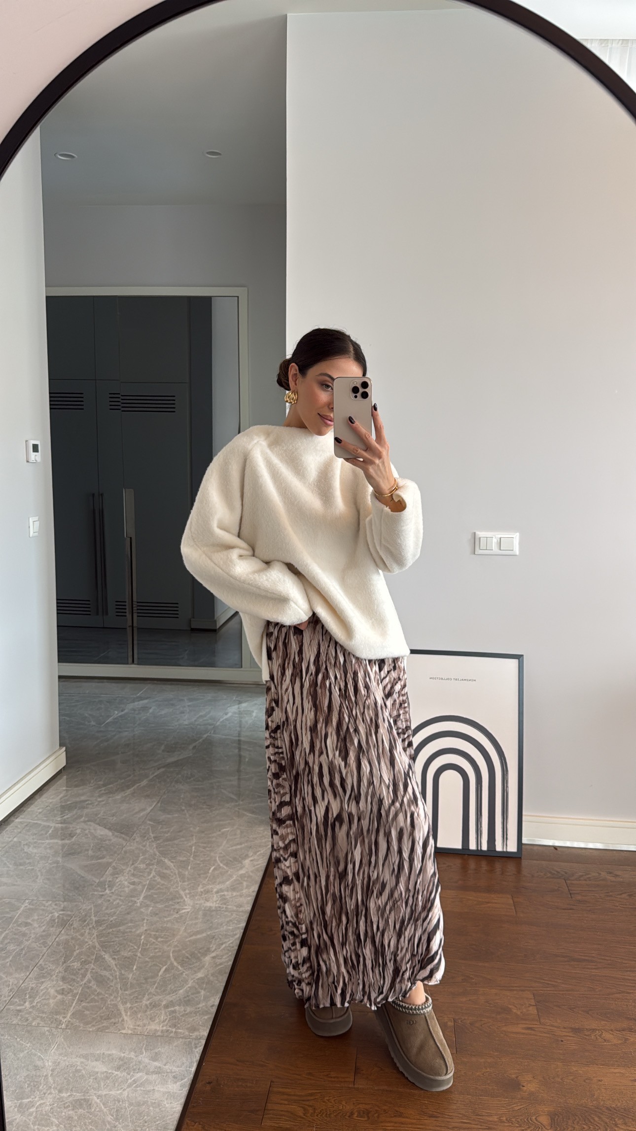 Marka Model Yanı Yırtmaçlı Ekru Sweat Kazak