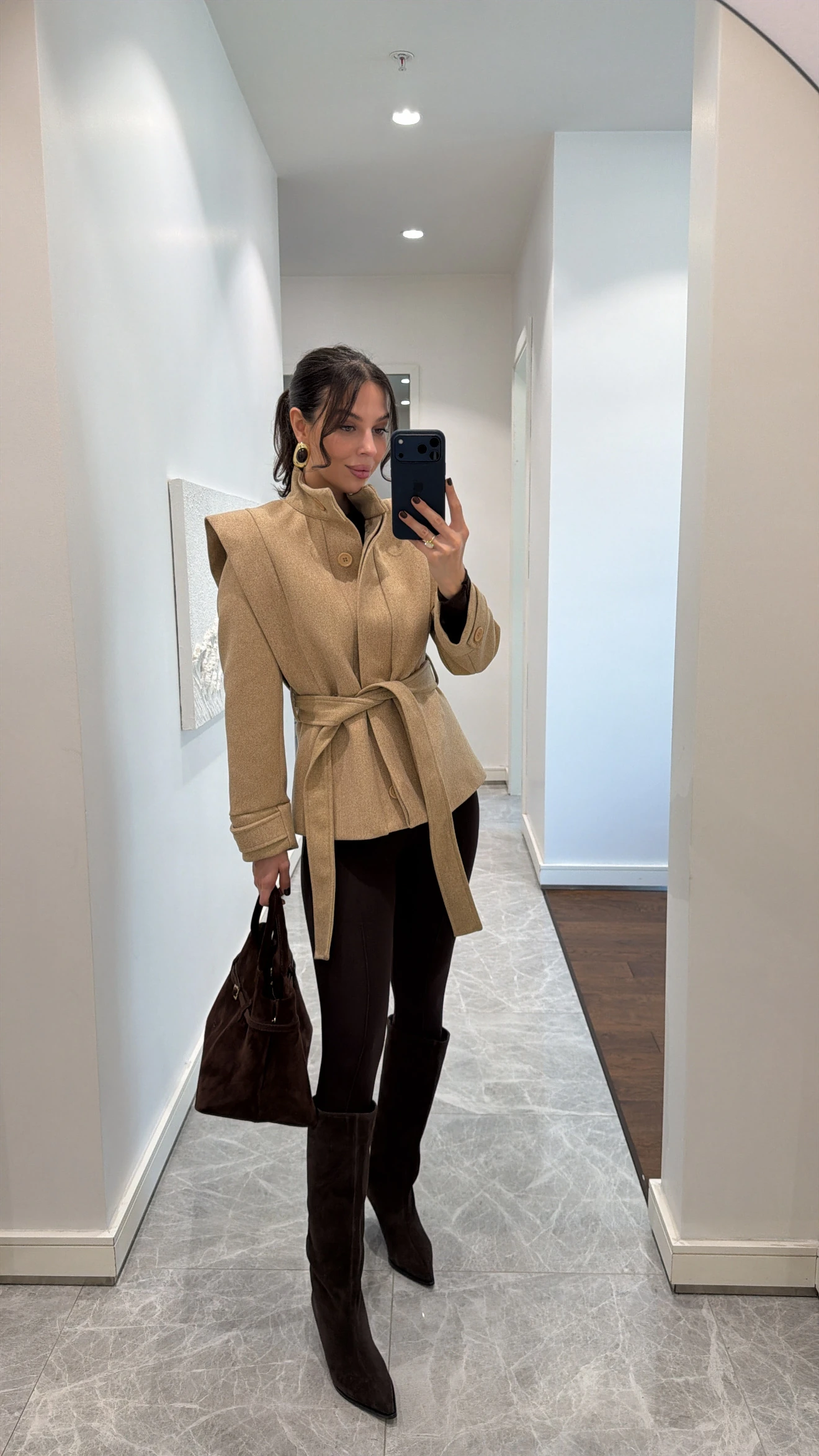 OMUZ DETAYLI KUŞAKLI KAŞE CEKET