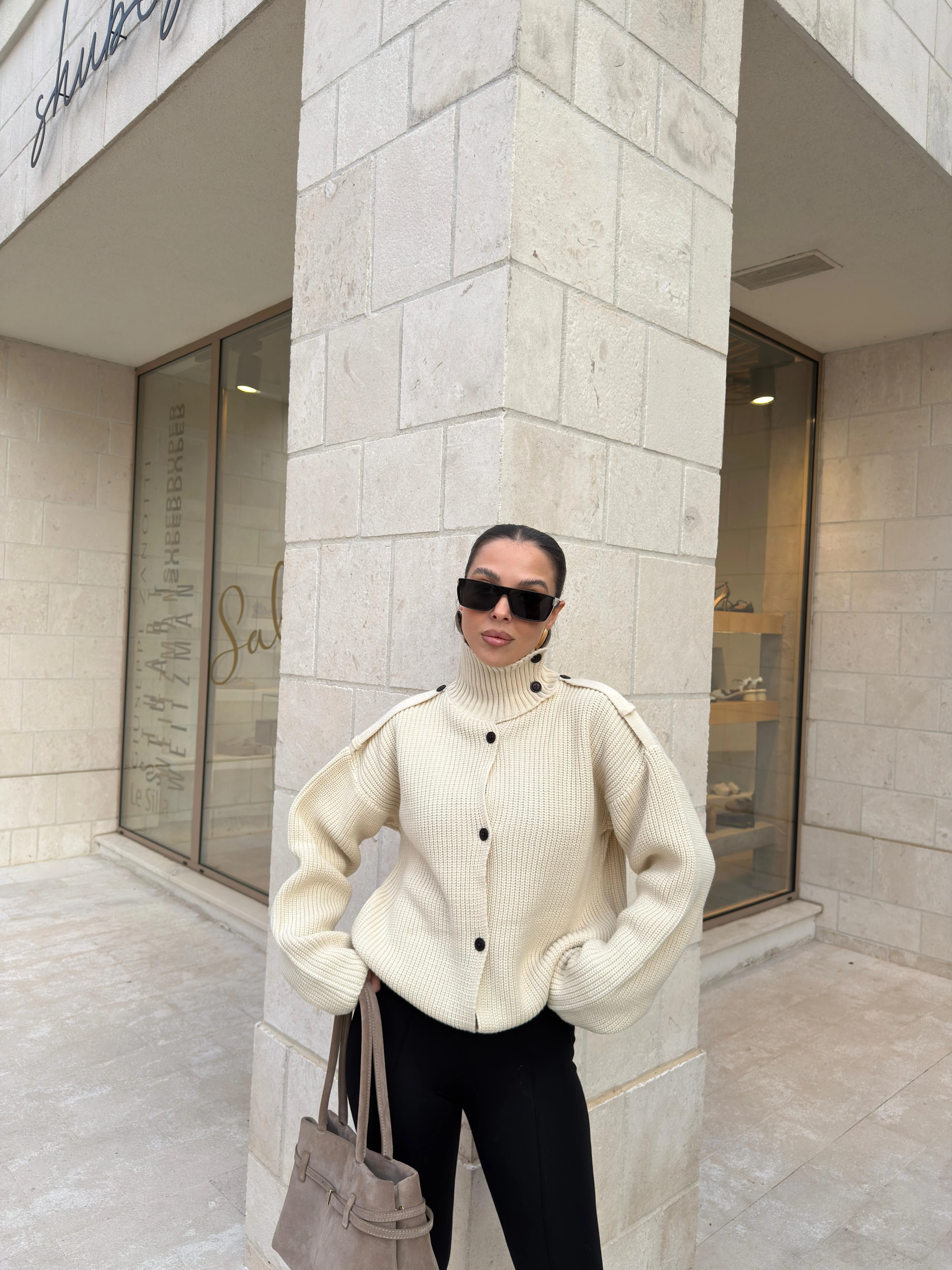 DİK YAKA TRİKO HIRKA