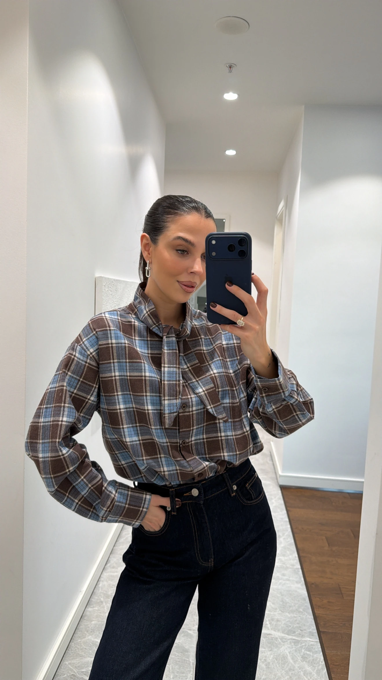 BOYUNDAN BAĞLAMALI GÖMLEK - Mavi beyaz çizgili