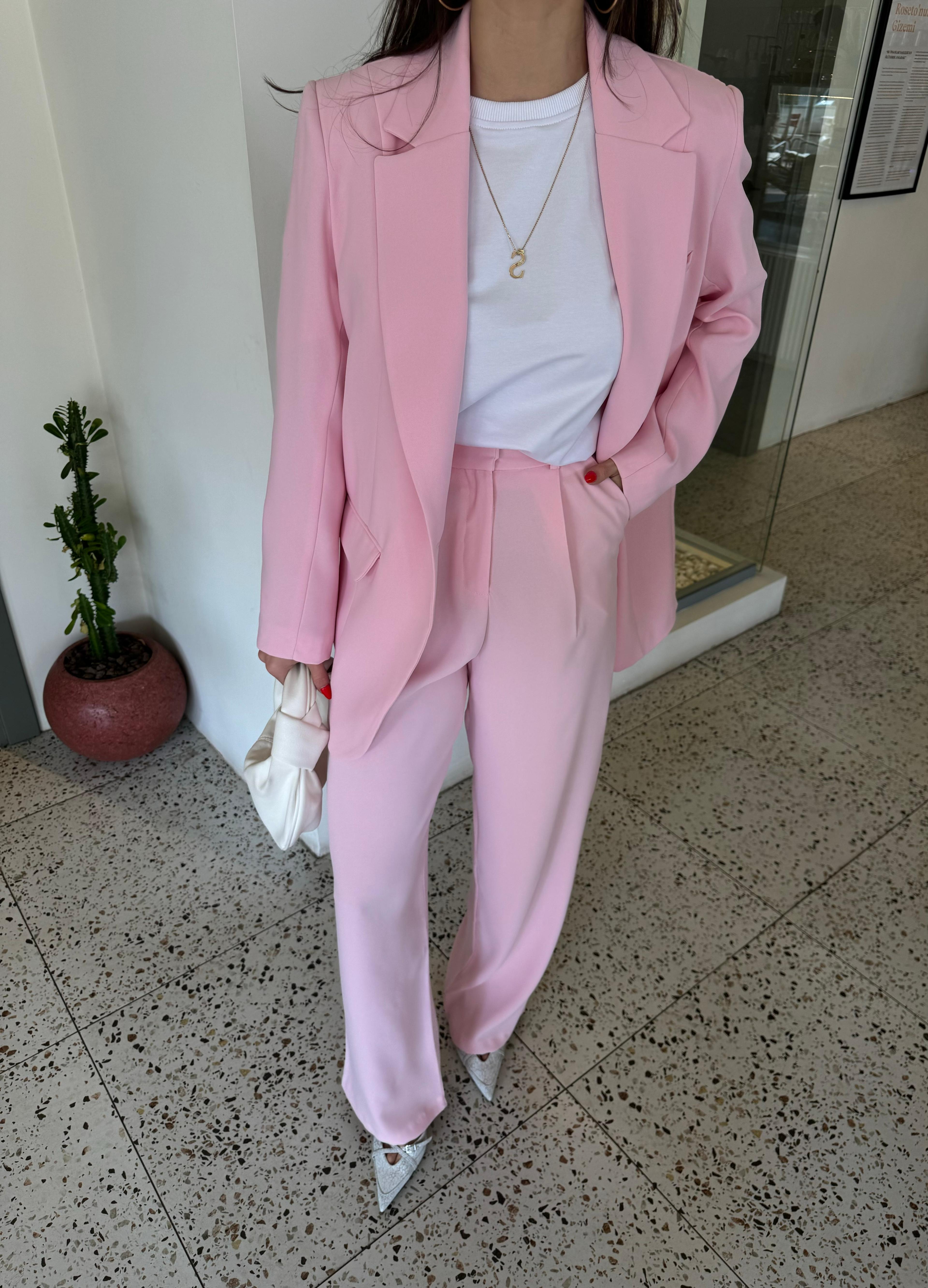 Marka model beli pille detaylı pembe pallazo pantolon