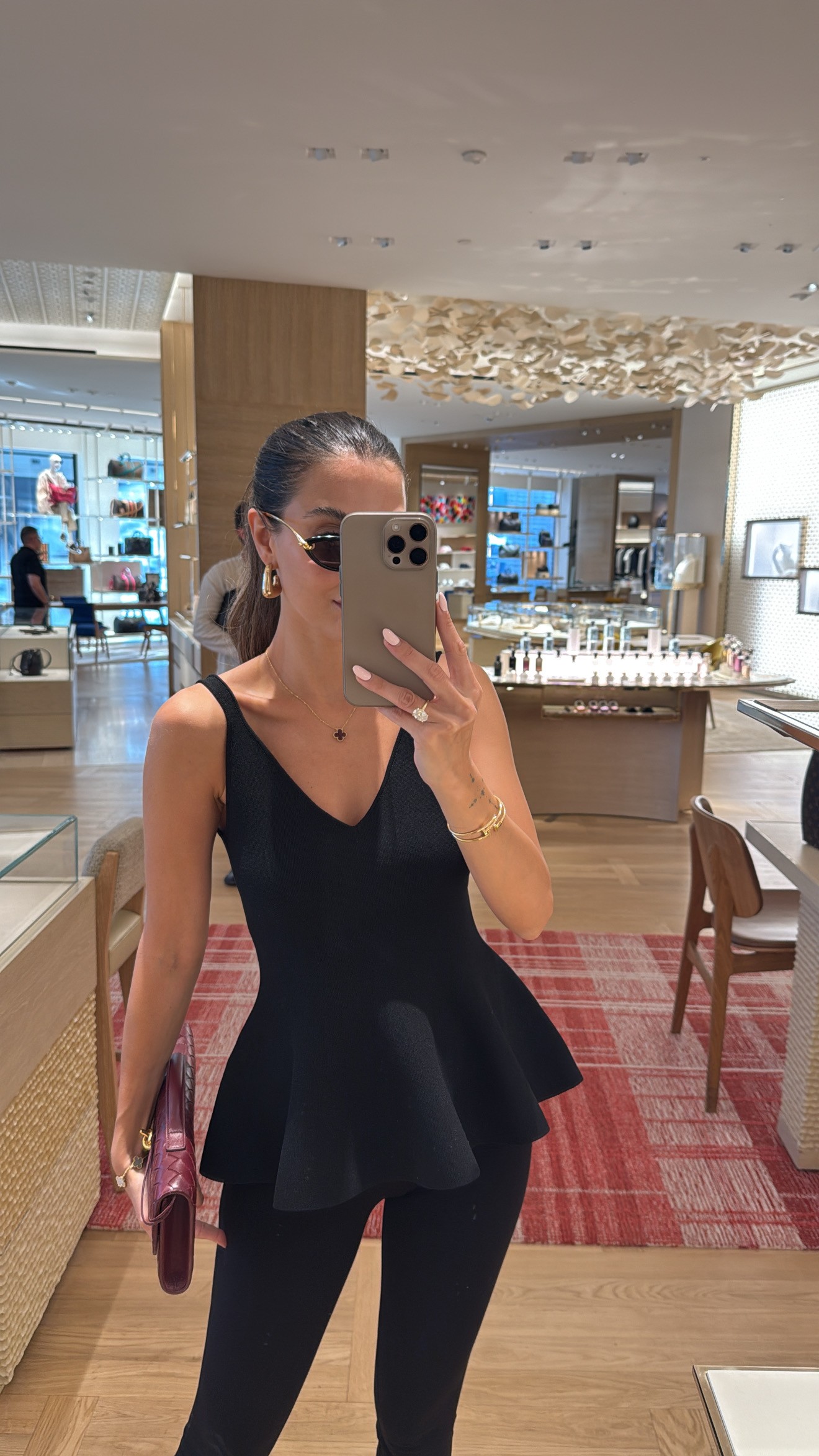 SİYAH V YAKA PEPLUM BLUZ