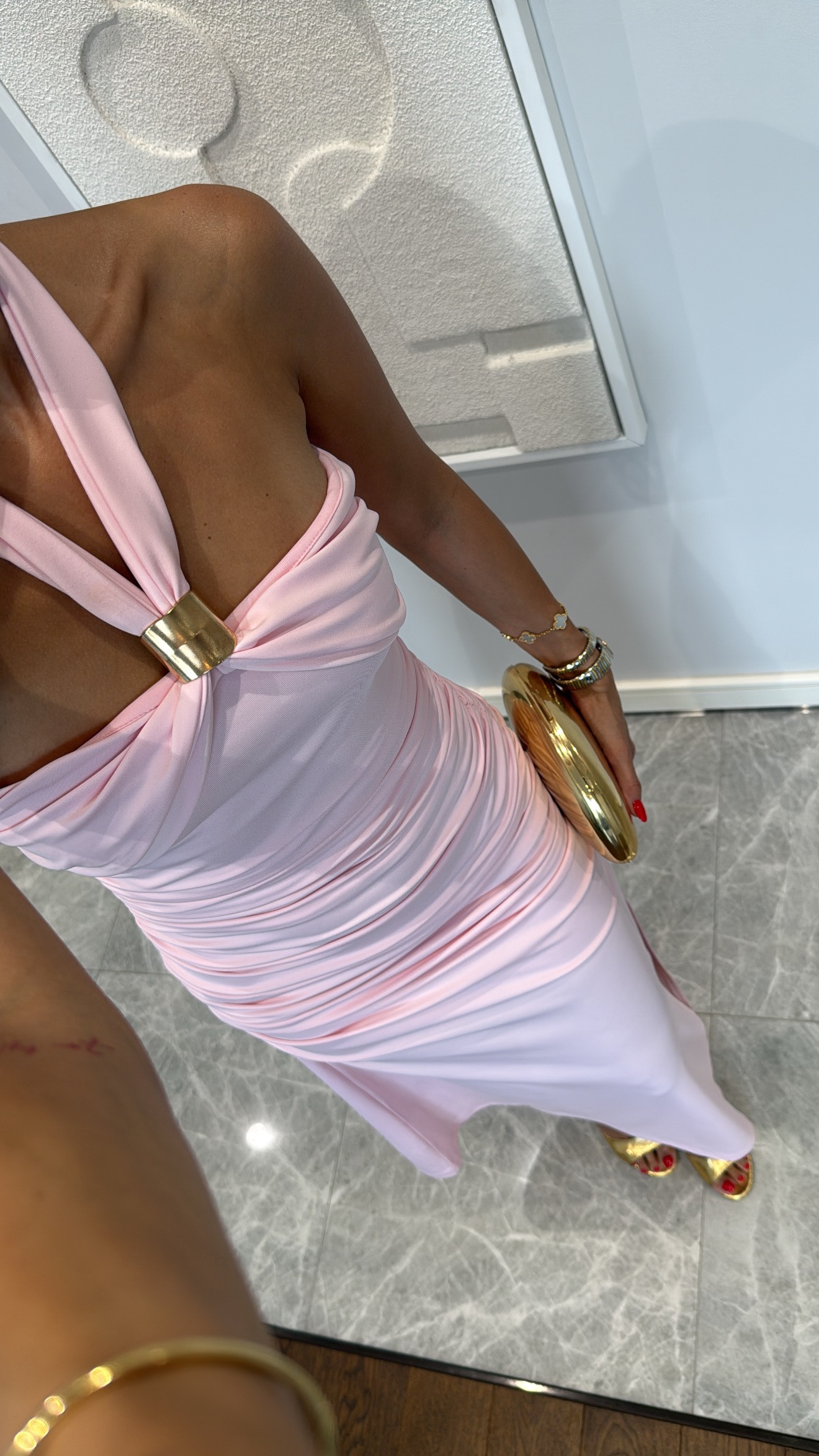 HALTER YAKA TOKA DETAYLI ELBİSE