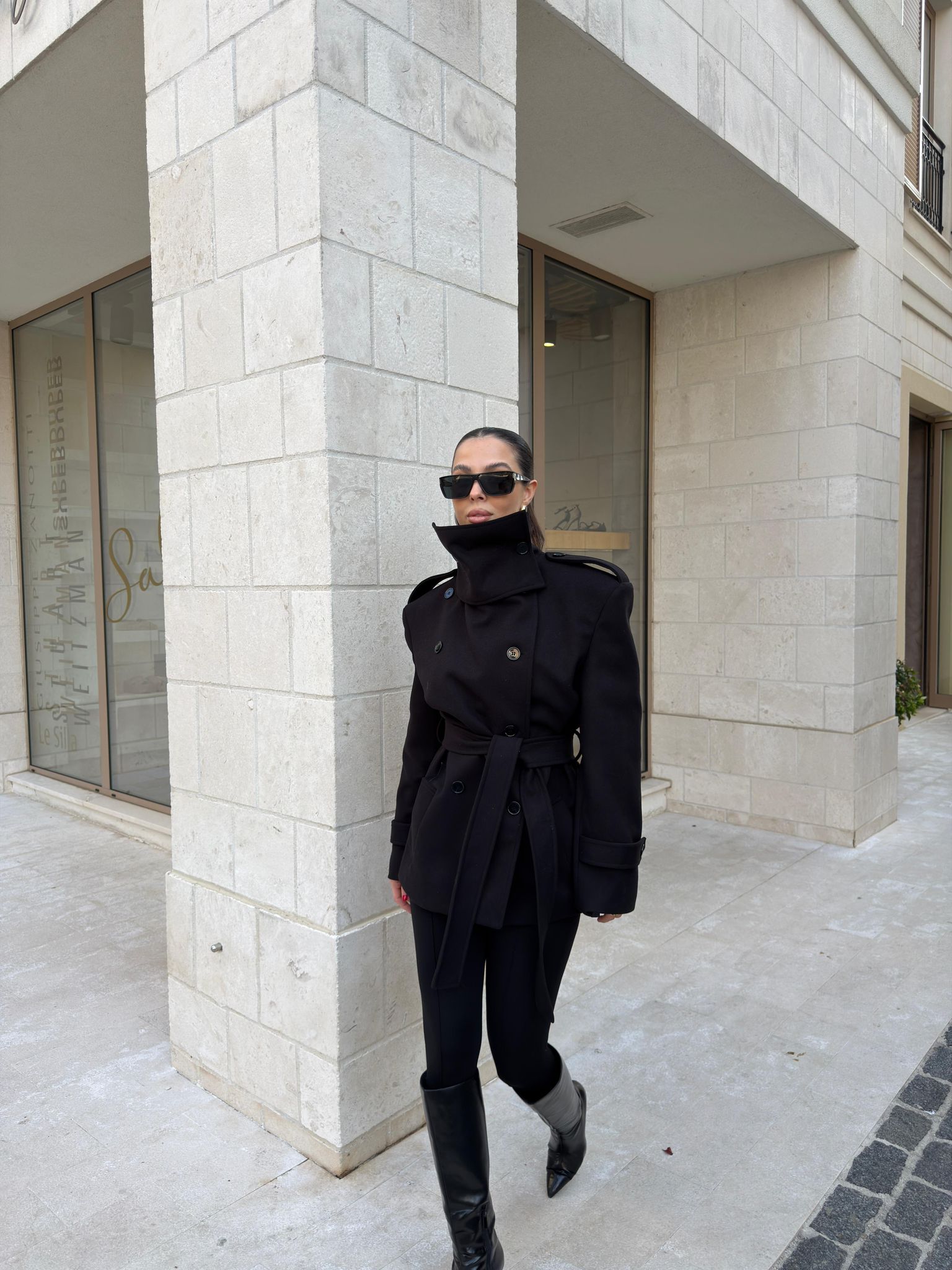 DİK YAKA KUŞAKLI KAŞE KABAN