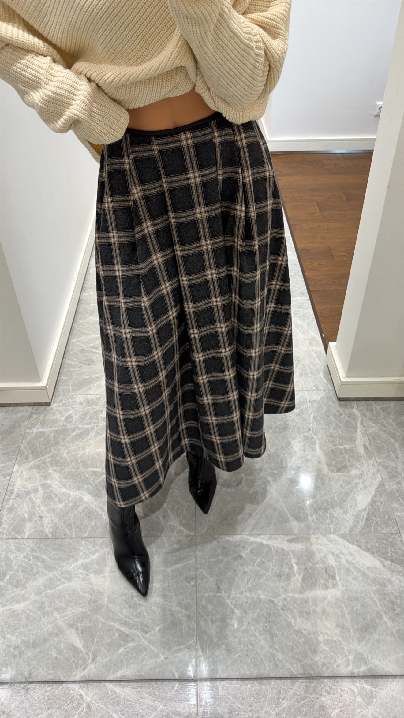 EKOSE DESENLİ MİDİ ETEK - SİYAH