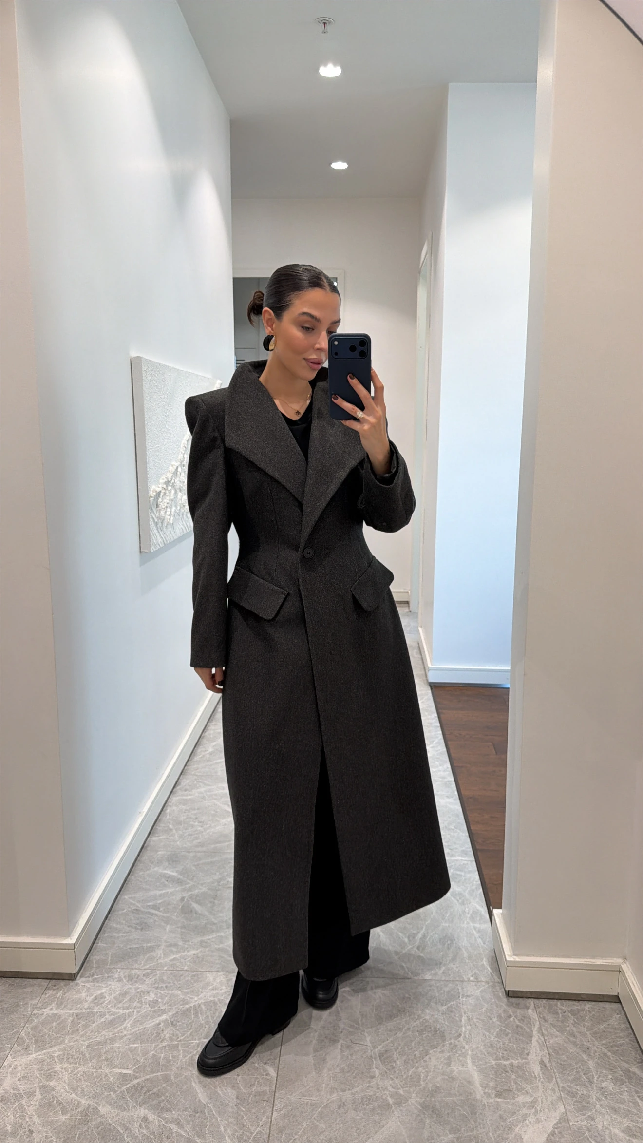 DİK YAKA BEL OTURTMALI VATKALI MAXİ KAŞE KABAN