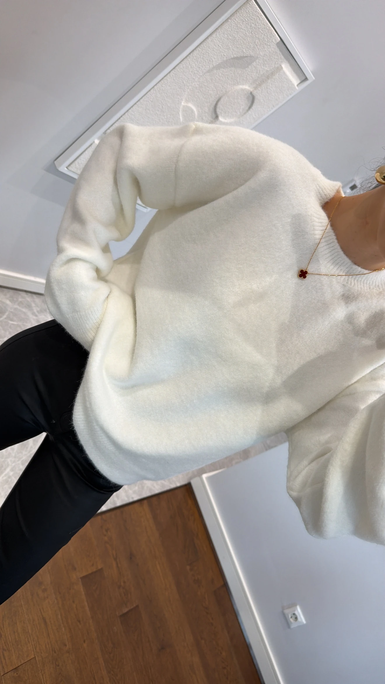 BİSİKLET YAKA YUMUŞAK DOKULU TRİKO KAZAK