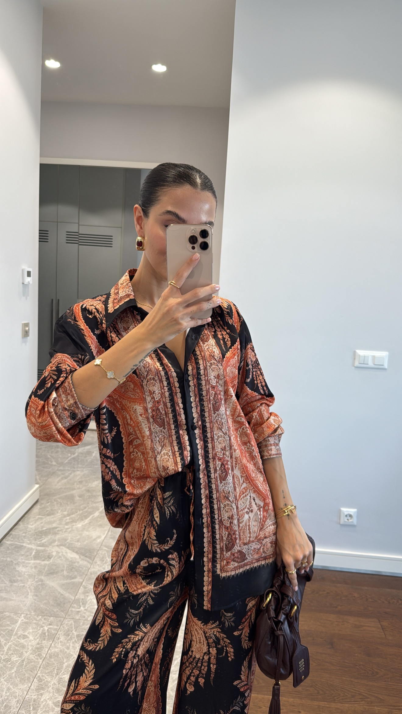 DESENLİ GÖMLEK YAKA PANTOLON