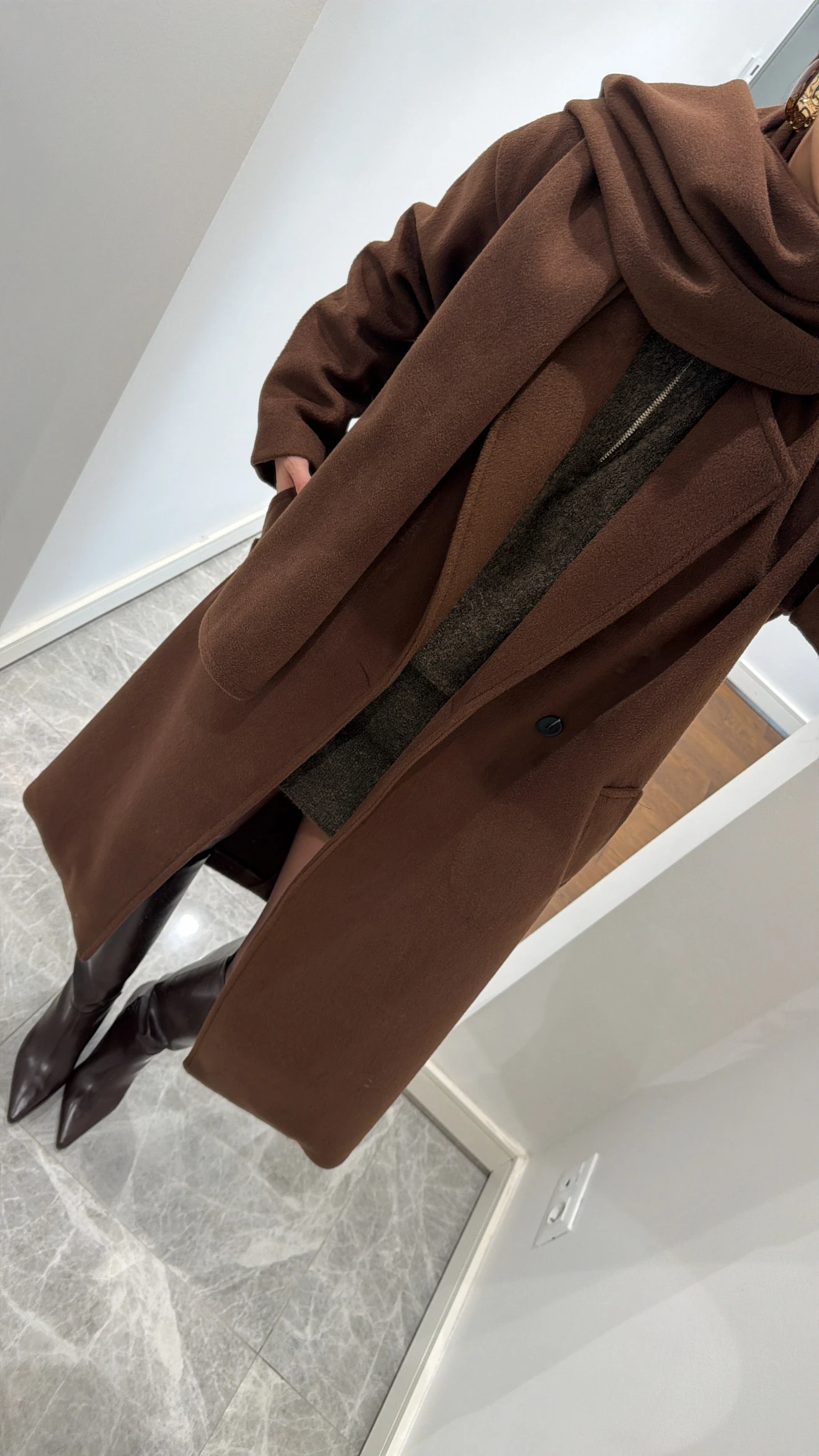 ŞAL DETAYLI UZUN KAŞE KABAN