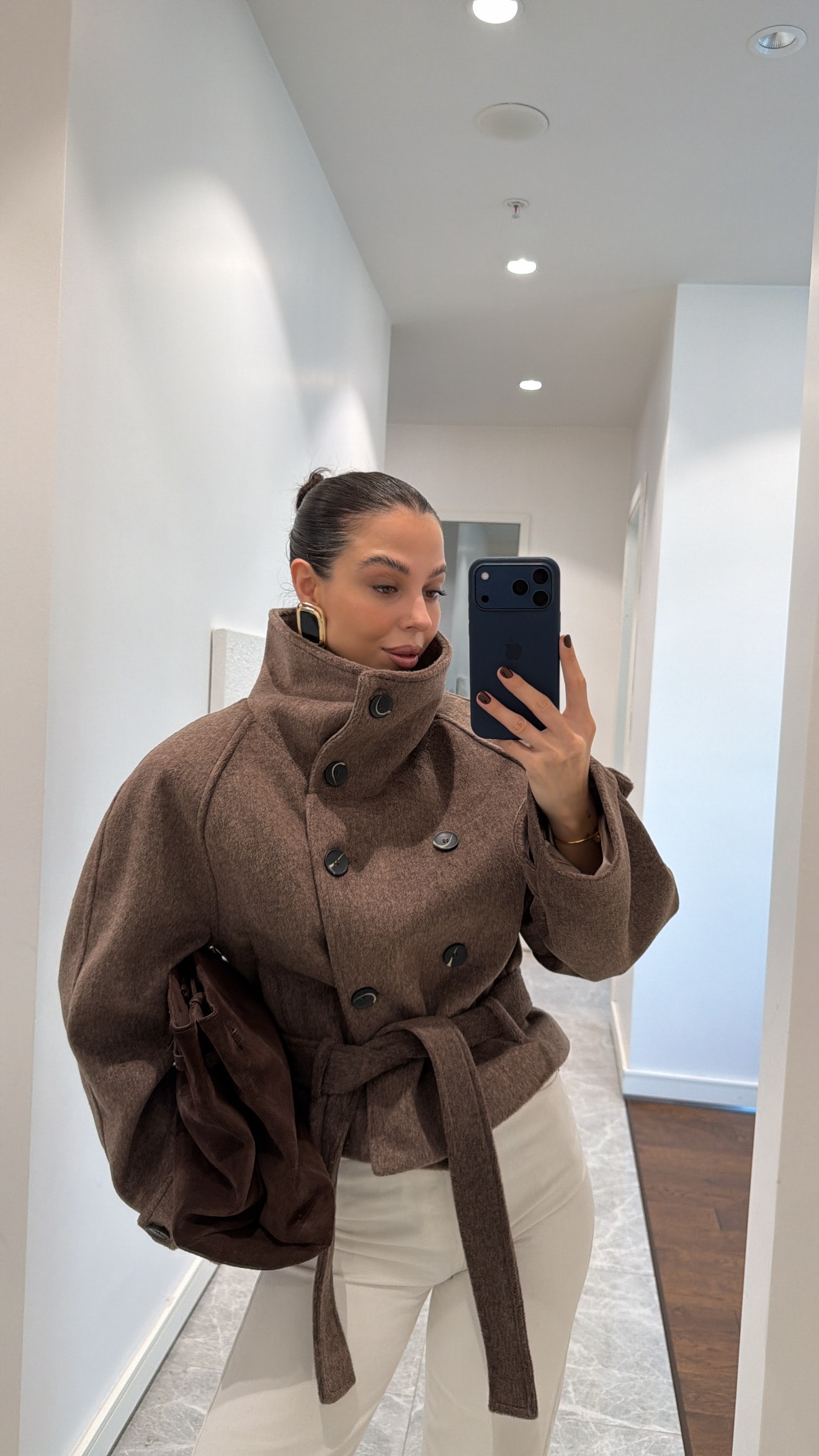 DİK YAKA KEMERLİ KAŞE KABAN - KAHVE