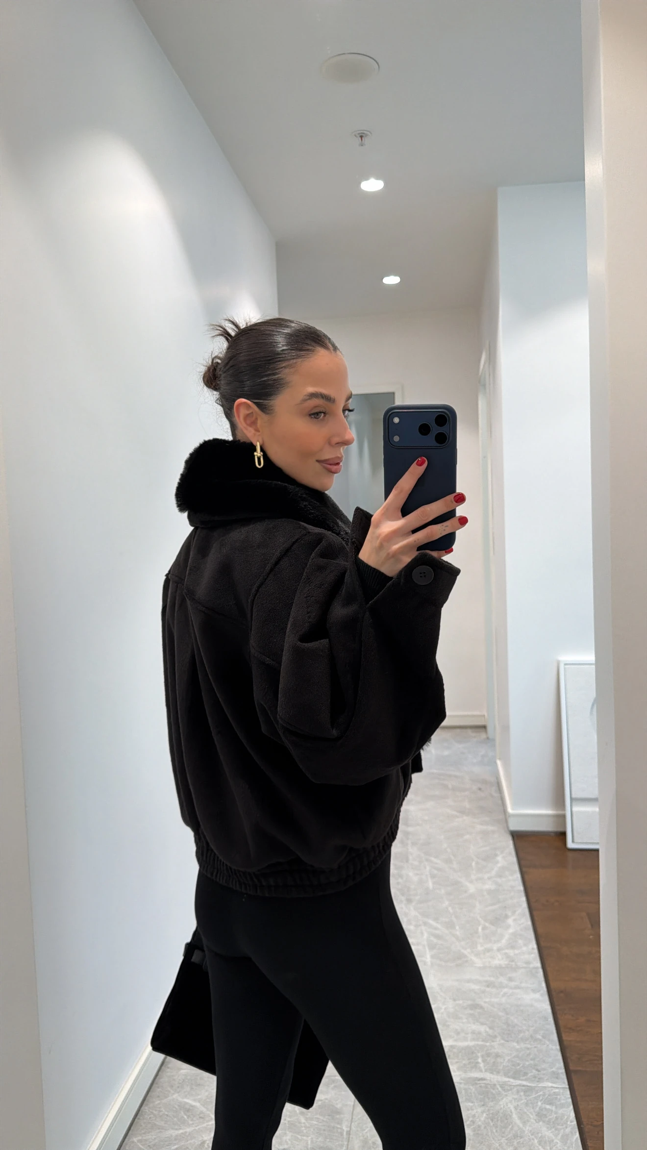 CACHET COAT WITH PLUSH COLLAR DETAILED