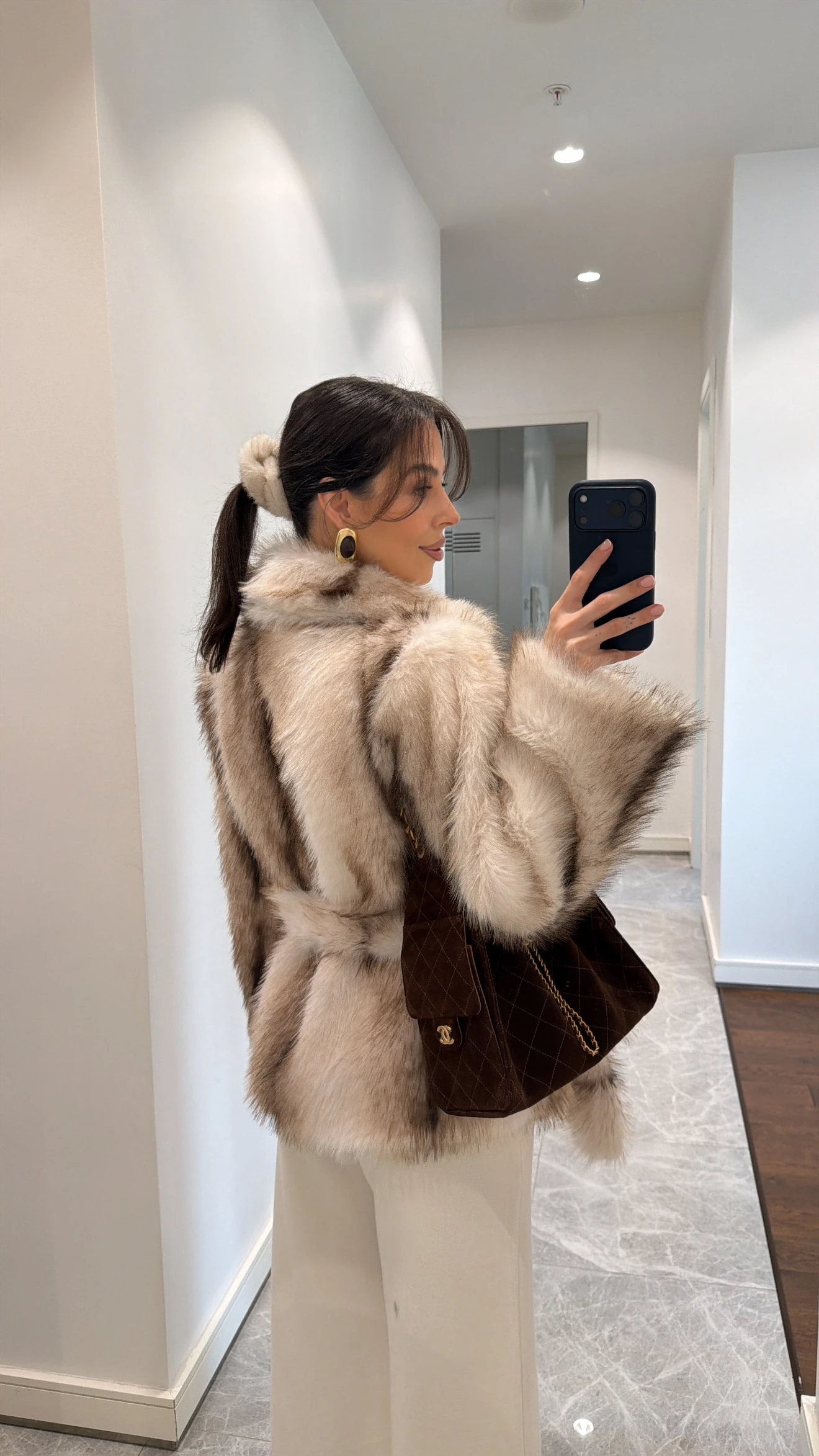 EKRU KAHVE GEÇİŞLİ KUŞAKLI KÜRK