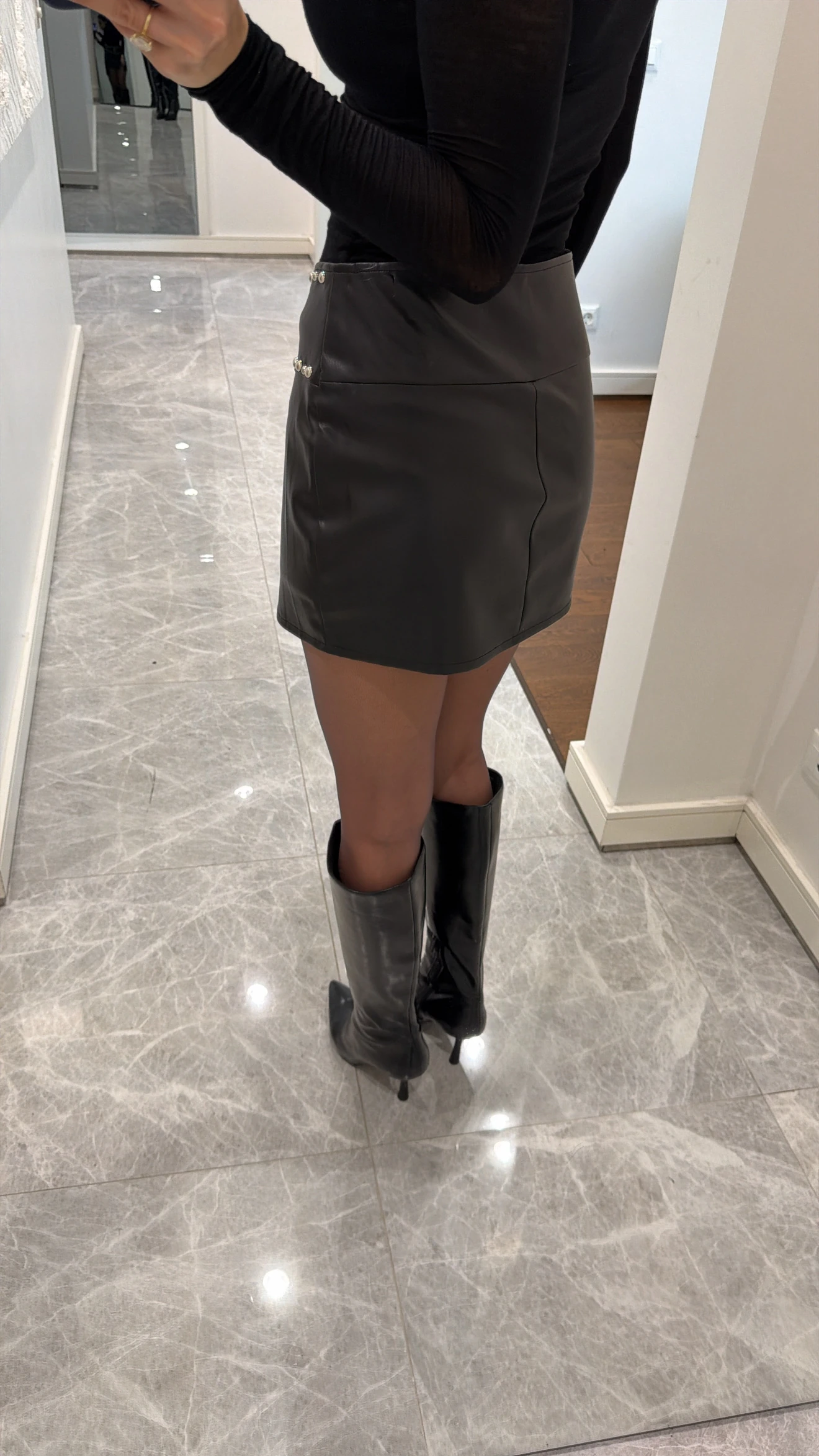 İÇİ ŞORTLU DERİ ETEK