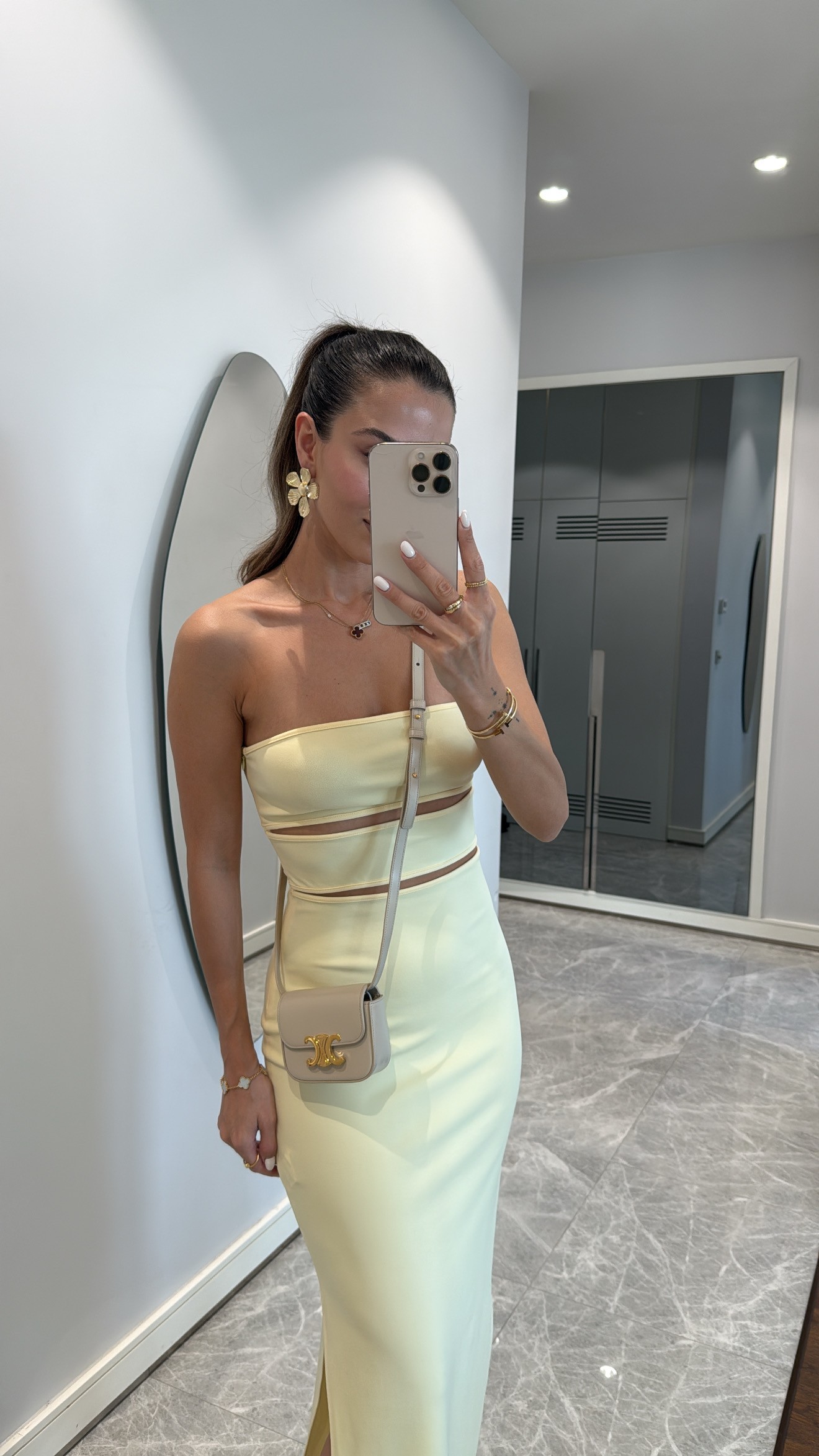 STRAPLEZ KESİK DETAYLI MİDİ ELBİSE