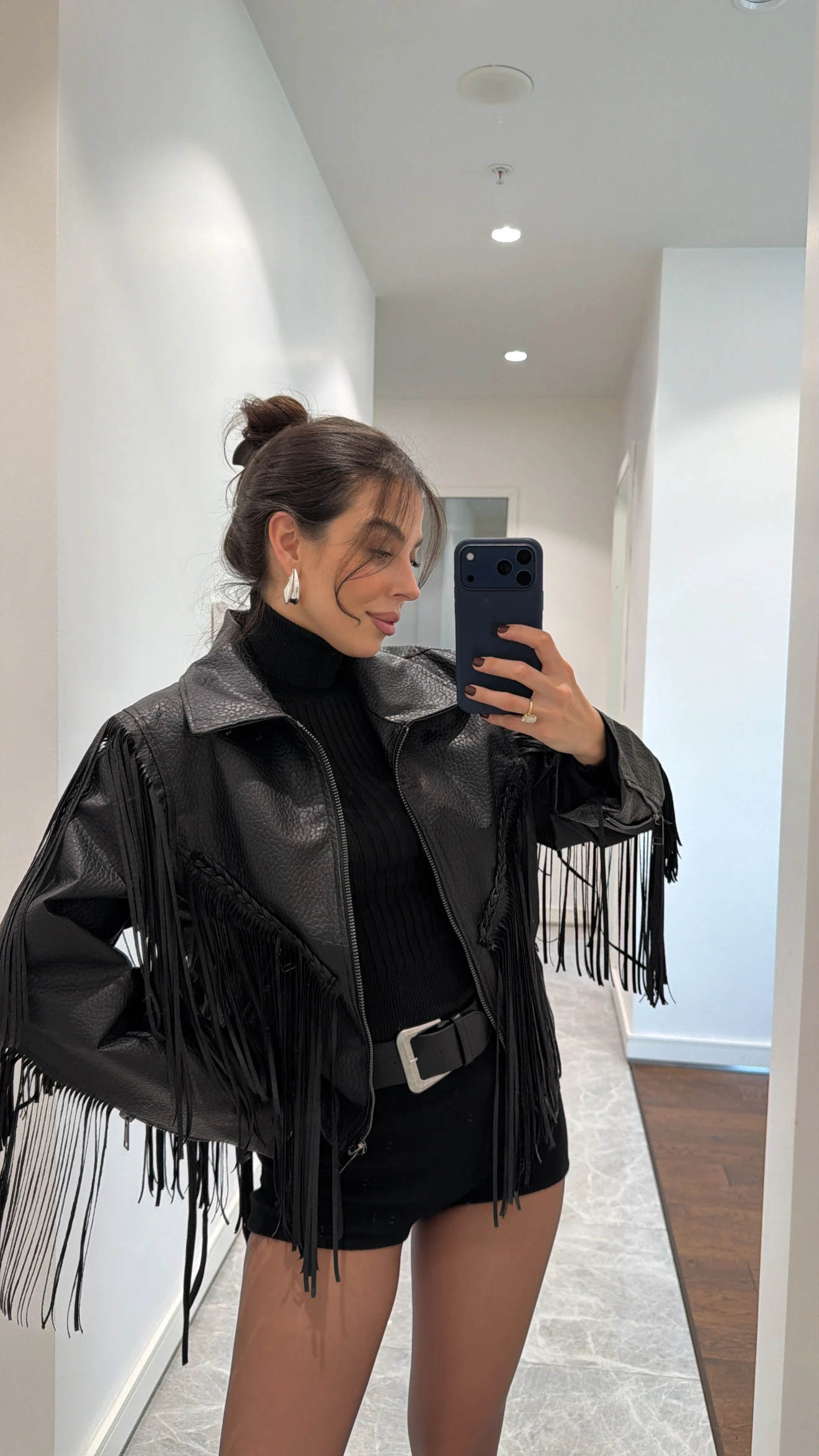 PÜSKÜLLÜ SİYAH DERİ CEKET