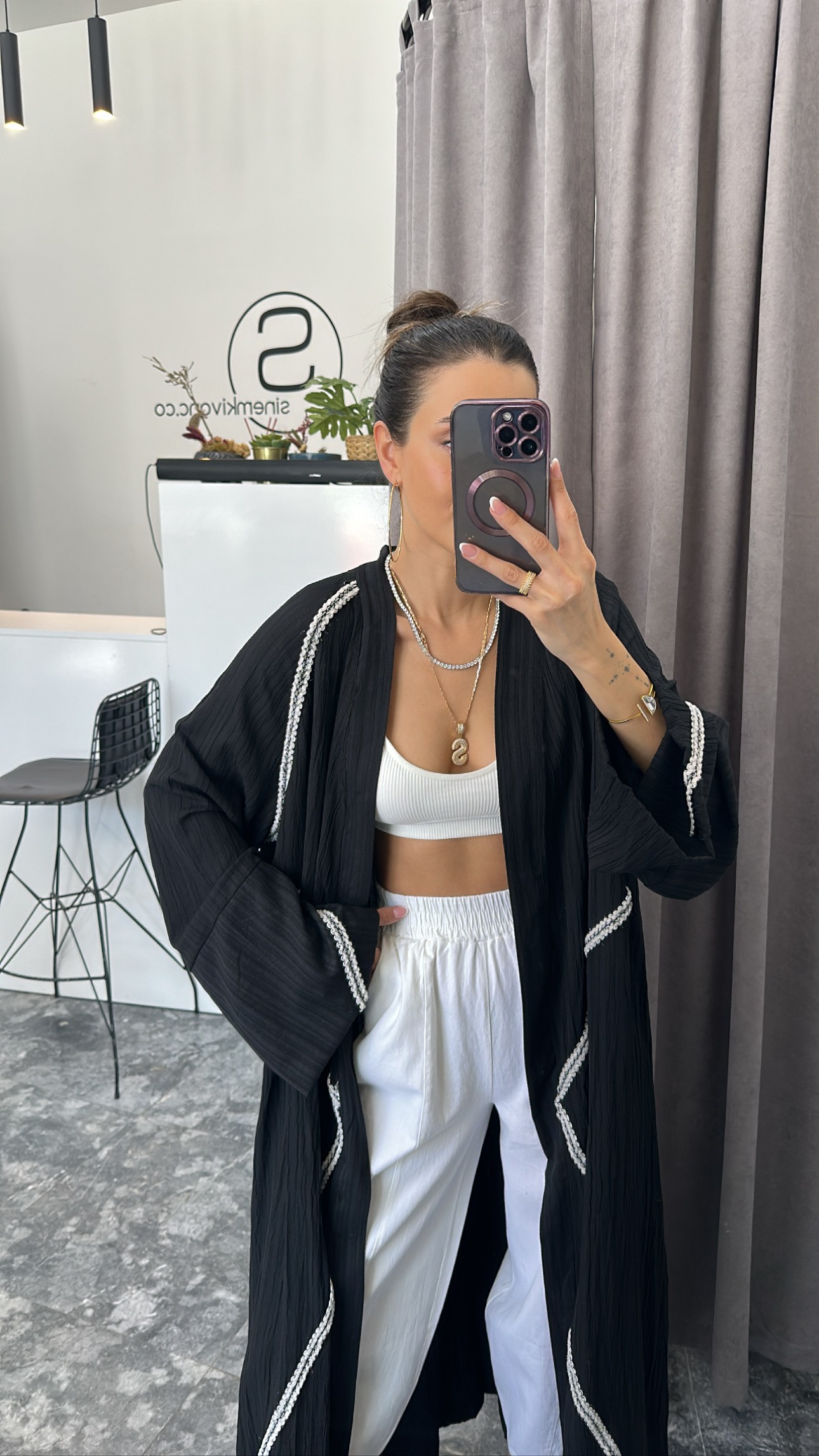 Siyah gofre kumaş işlemeli kimono