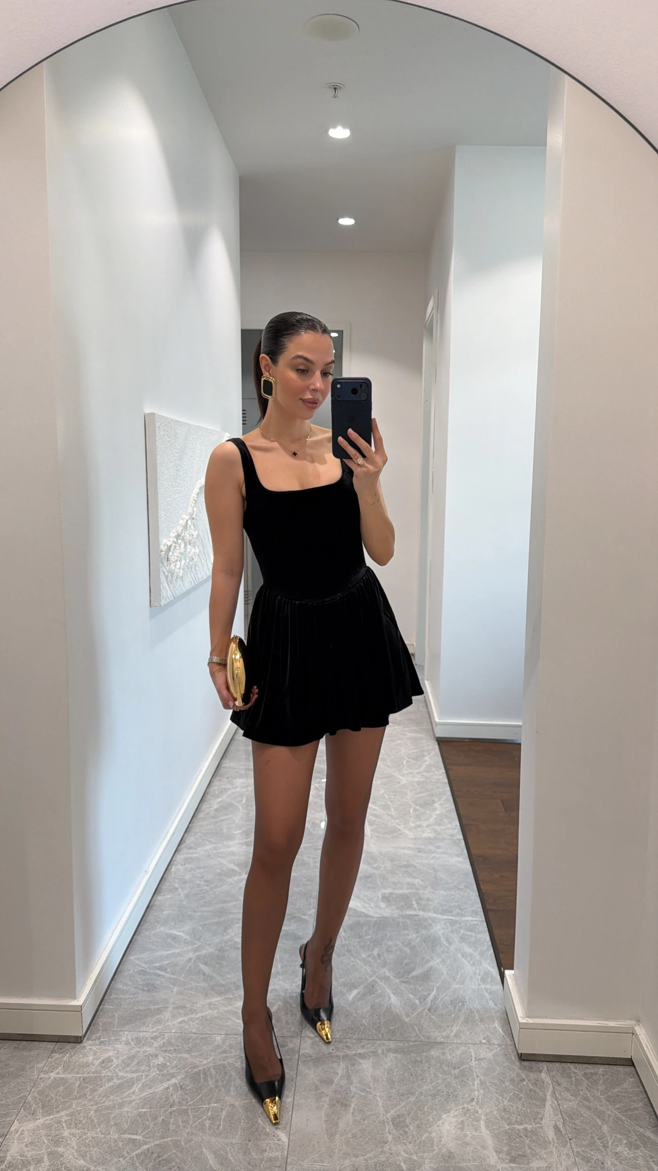 SİYAH KORSE DETAYLI KADİFE ELBİSE