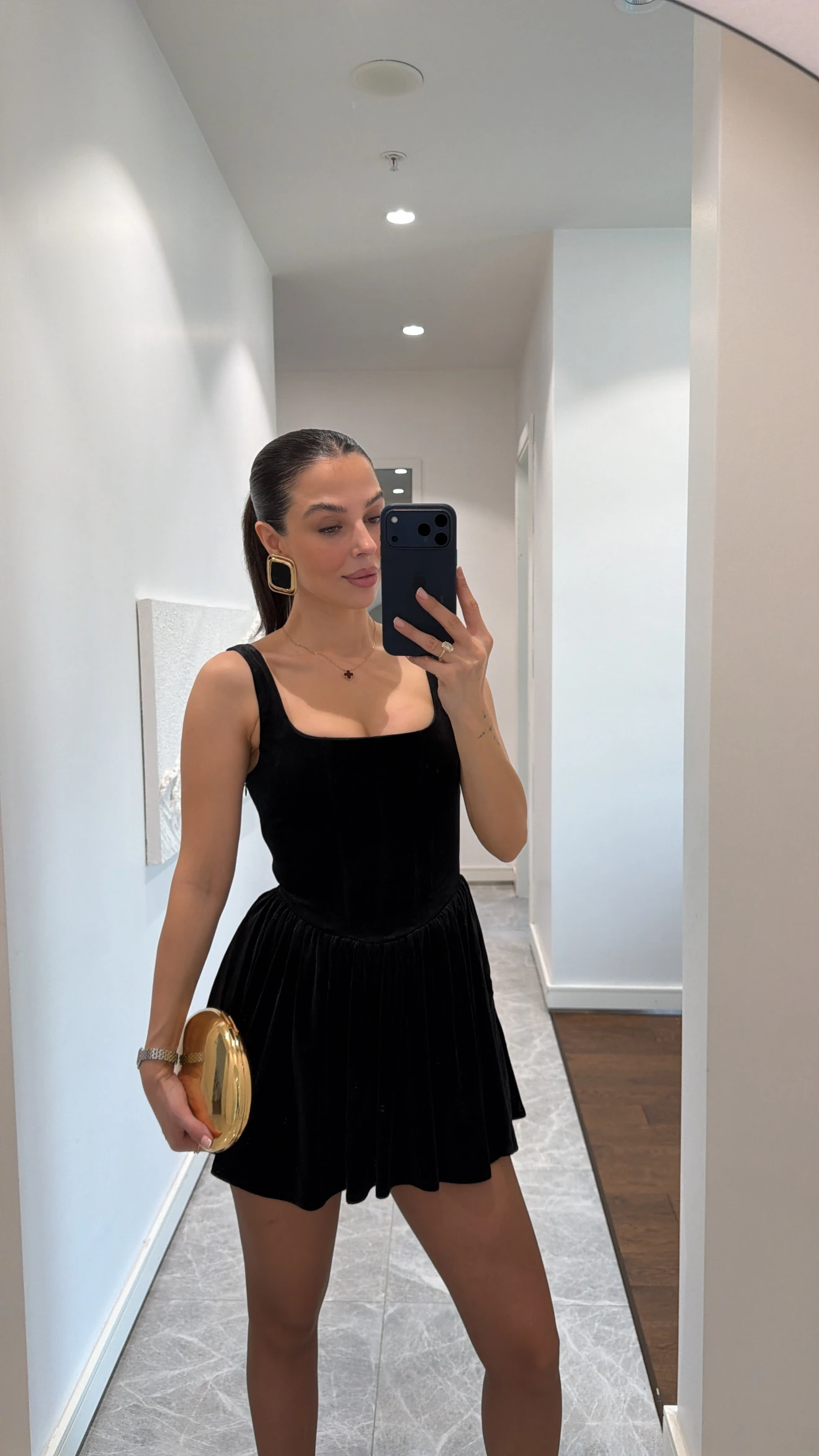 SİYAH KORSE DETAYLI KADİFE ELBİSE