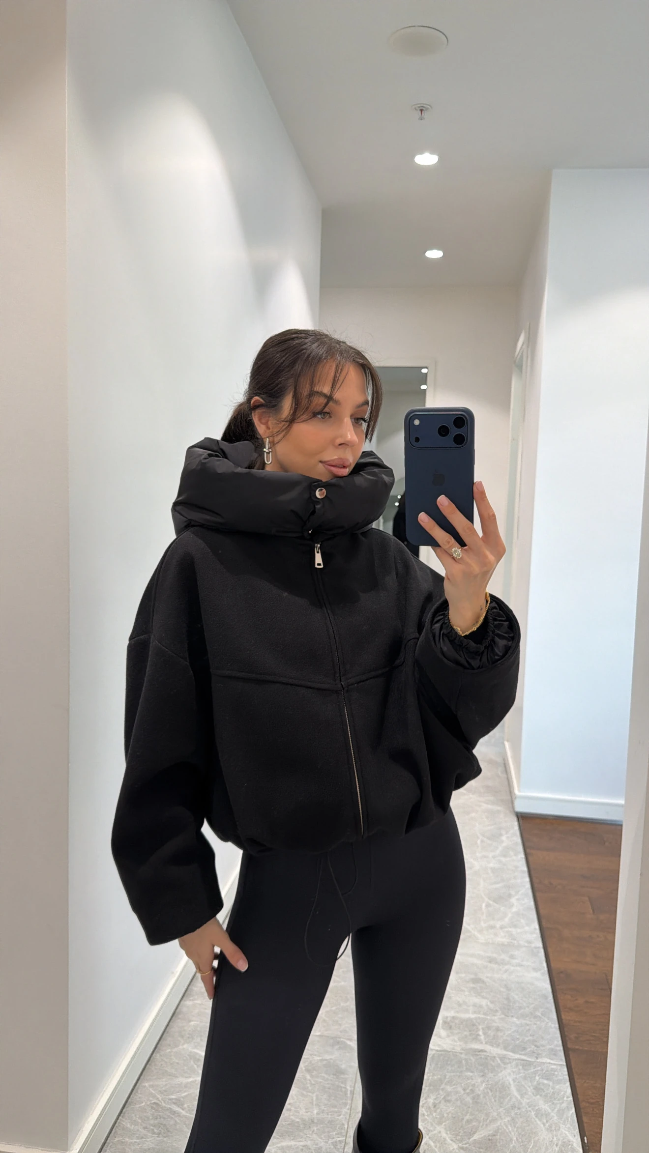 YÜKSEK YAKA KAPÜŞONLU KAŞE MONT - SİYAH