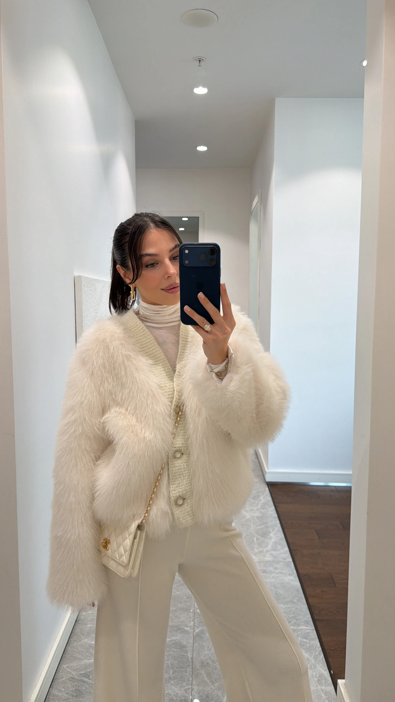 V YAKA YUMUŞAK DOKULU KÜRK CEKET  - EKRU